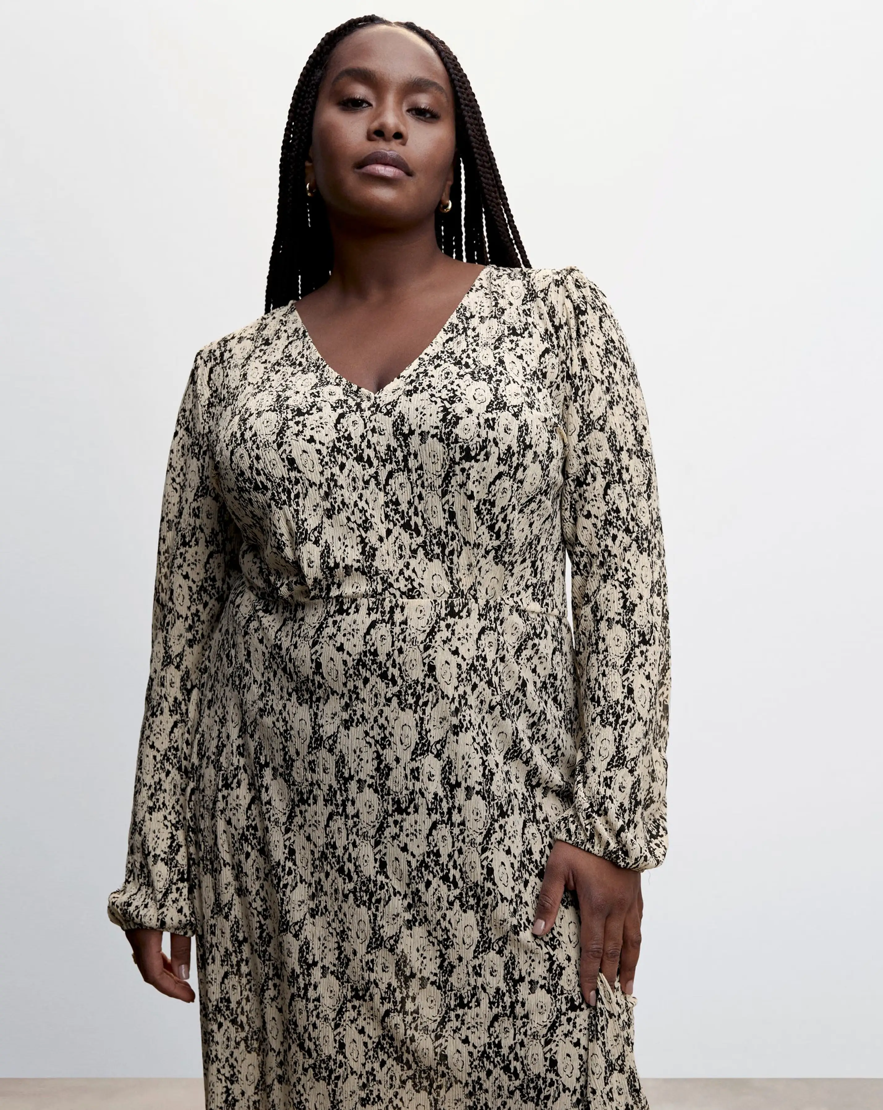 124651-mango-pomo-v-neck-midi-dress-1.webp
