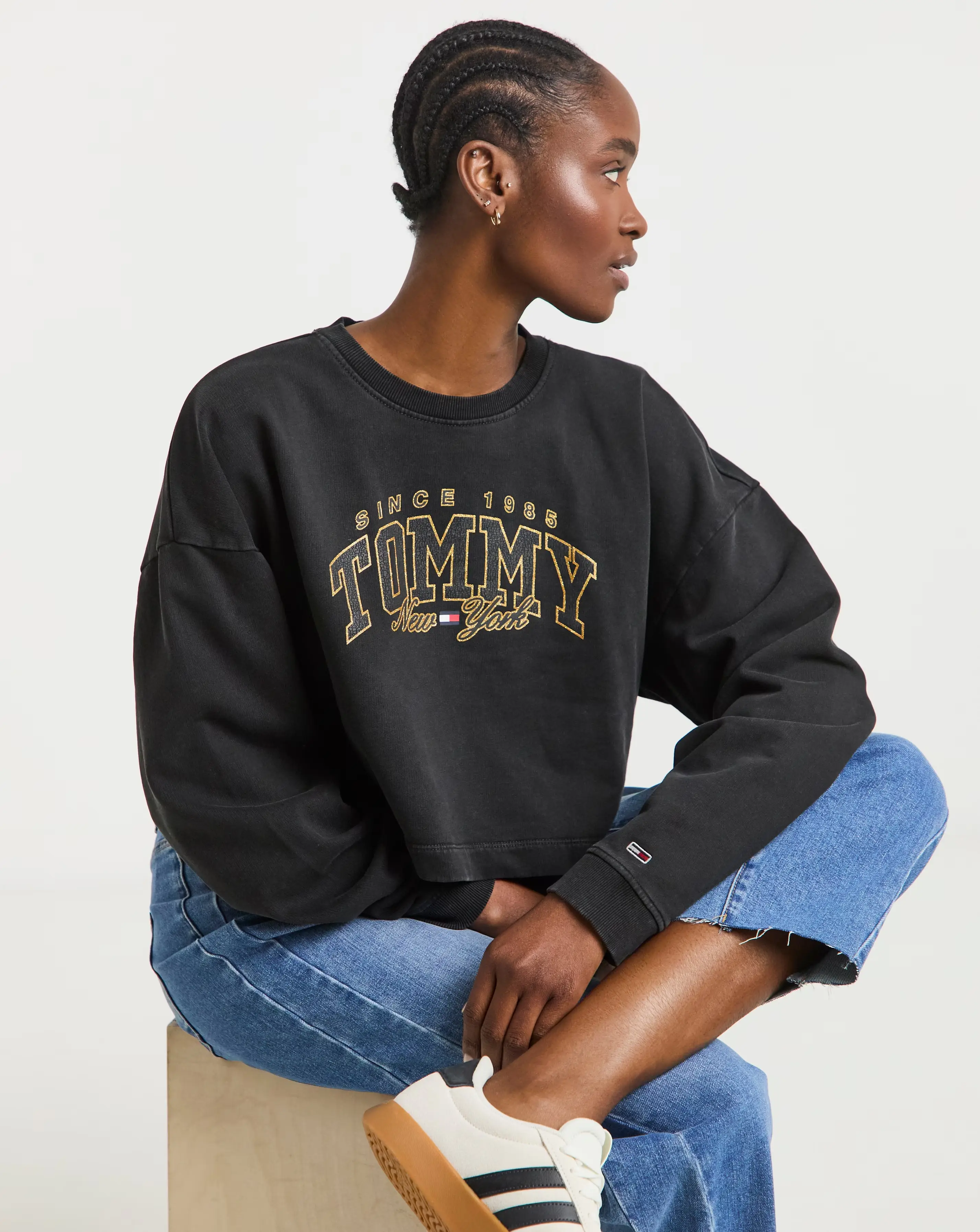 124841-tommy-jeans-luxe-varsity-crewneck-sweatshirt-1.webp
