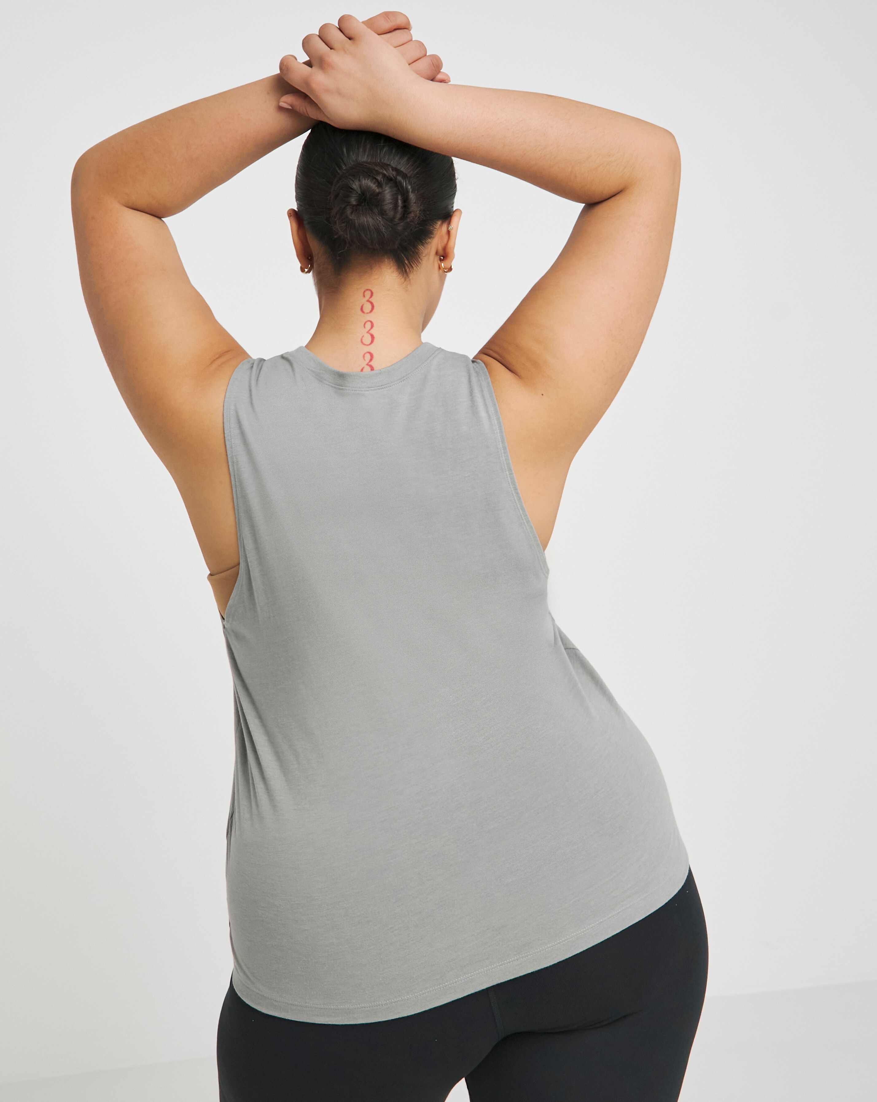 125173-under-armour-live-sportstyle-tank-1.webp