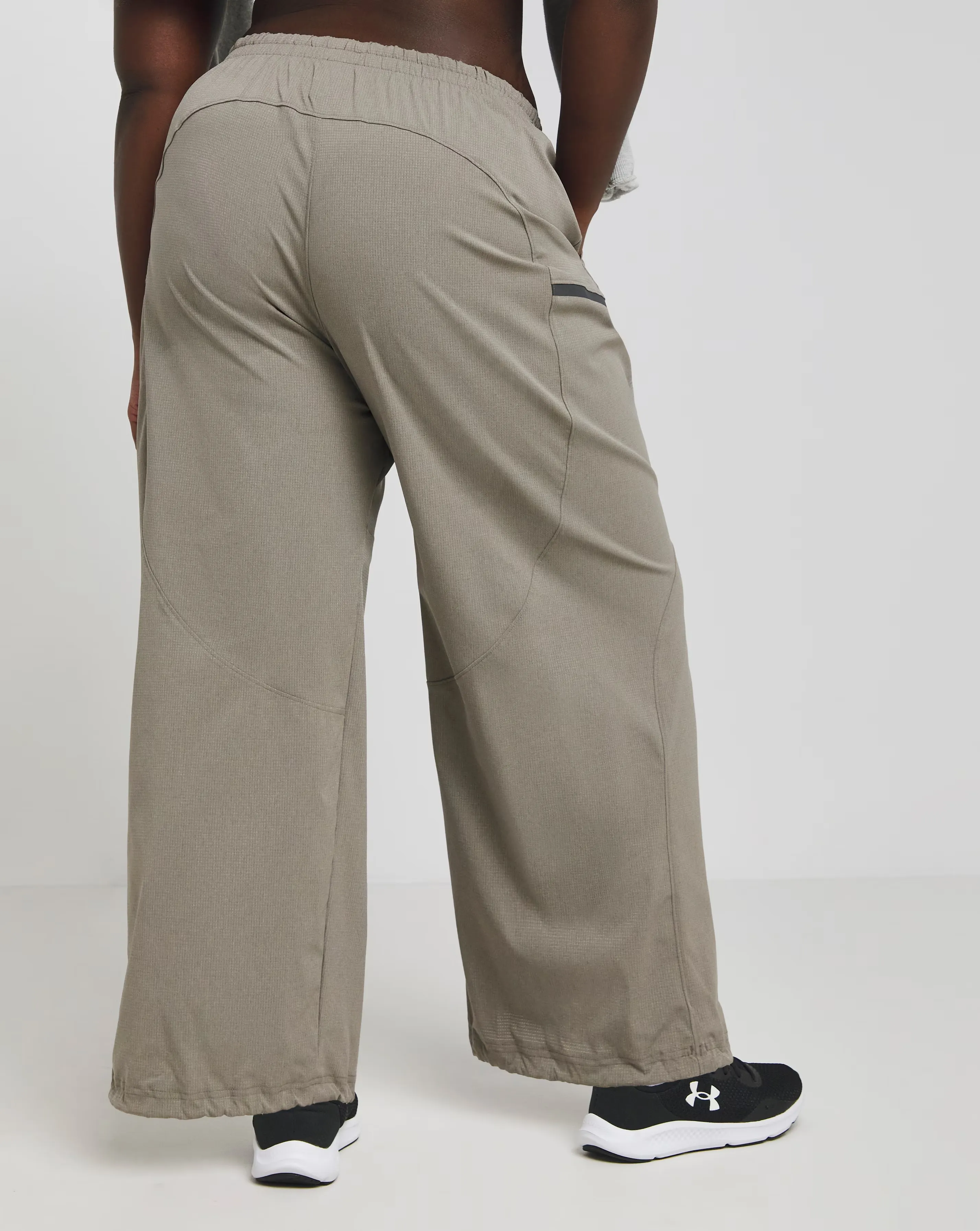 125187-under-armour-unstoppable-parachute-pant-1.jpg