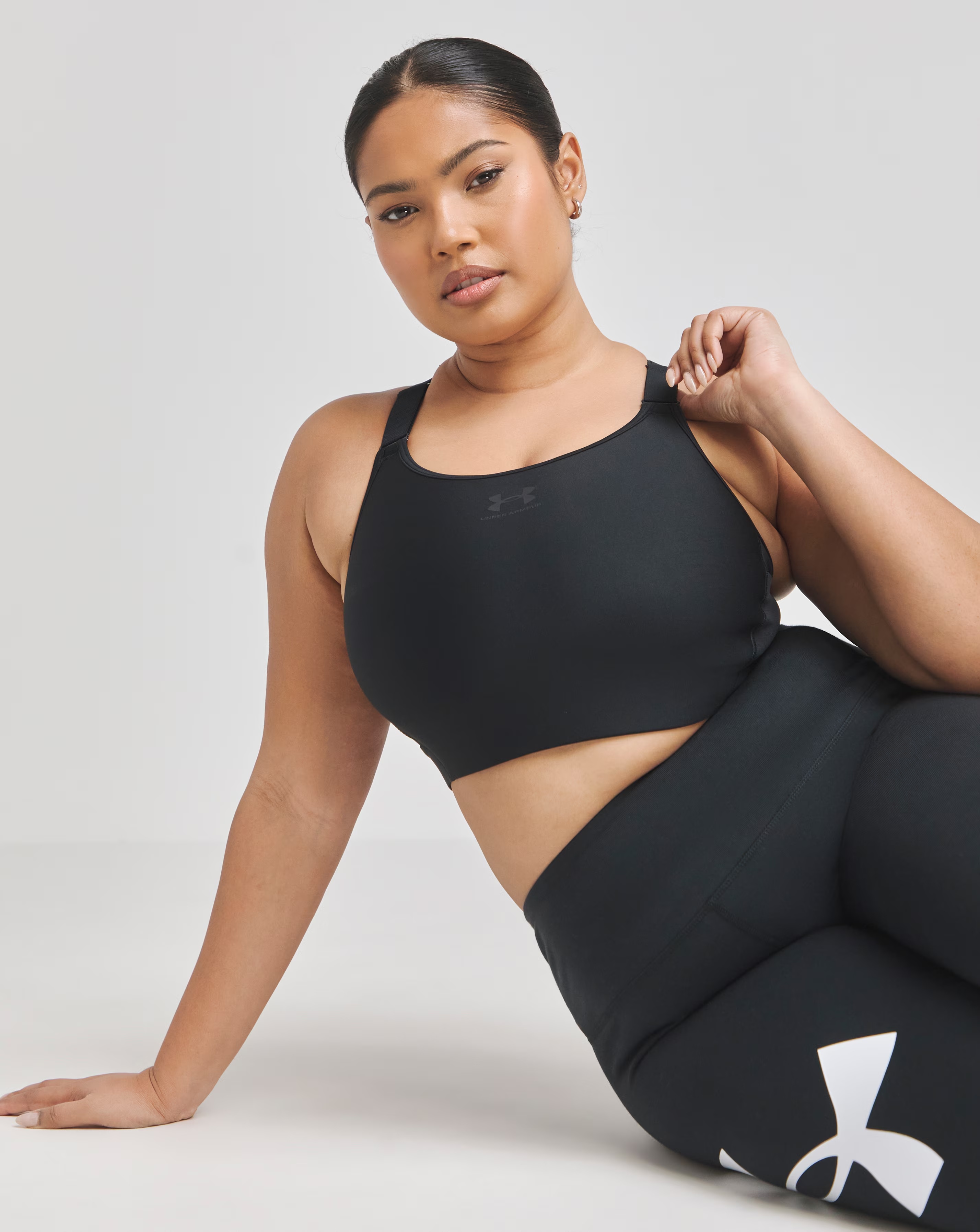125193-under-armour-high-support-bra-1.jpg