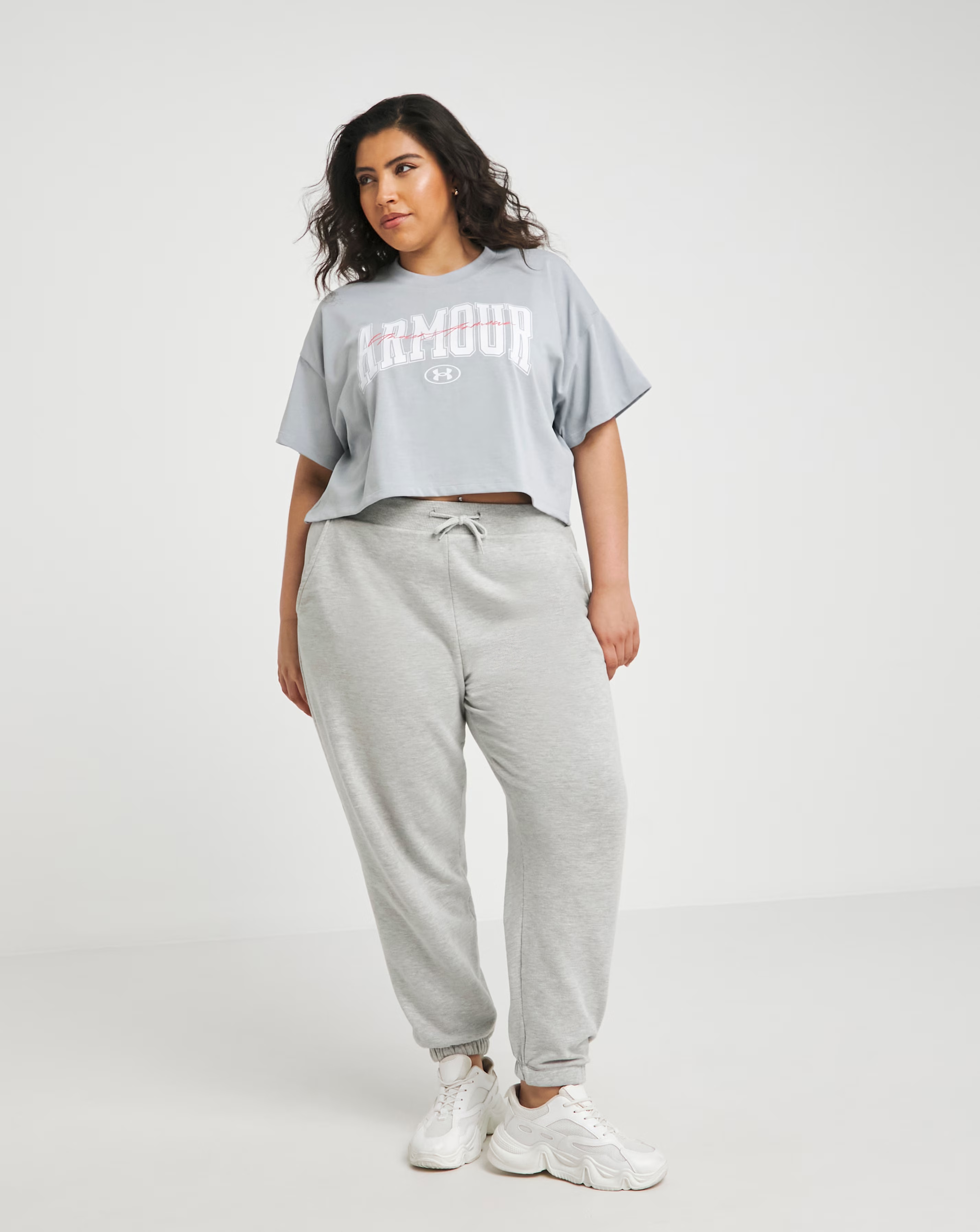 125351-under-armour-scripted-crop-t-shirt-1.webp