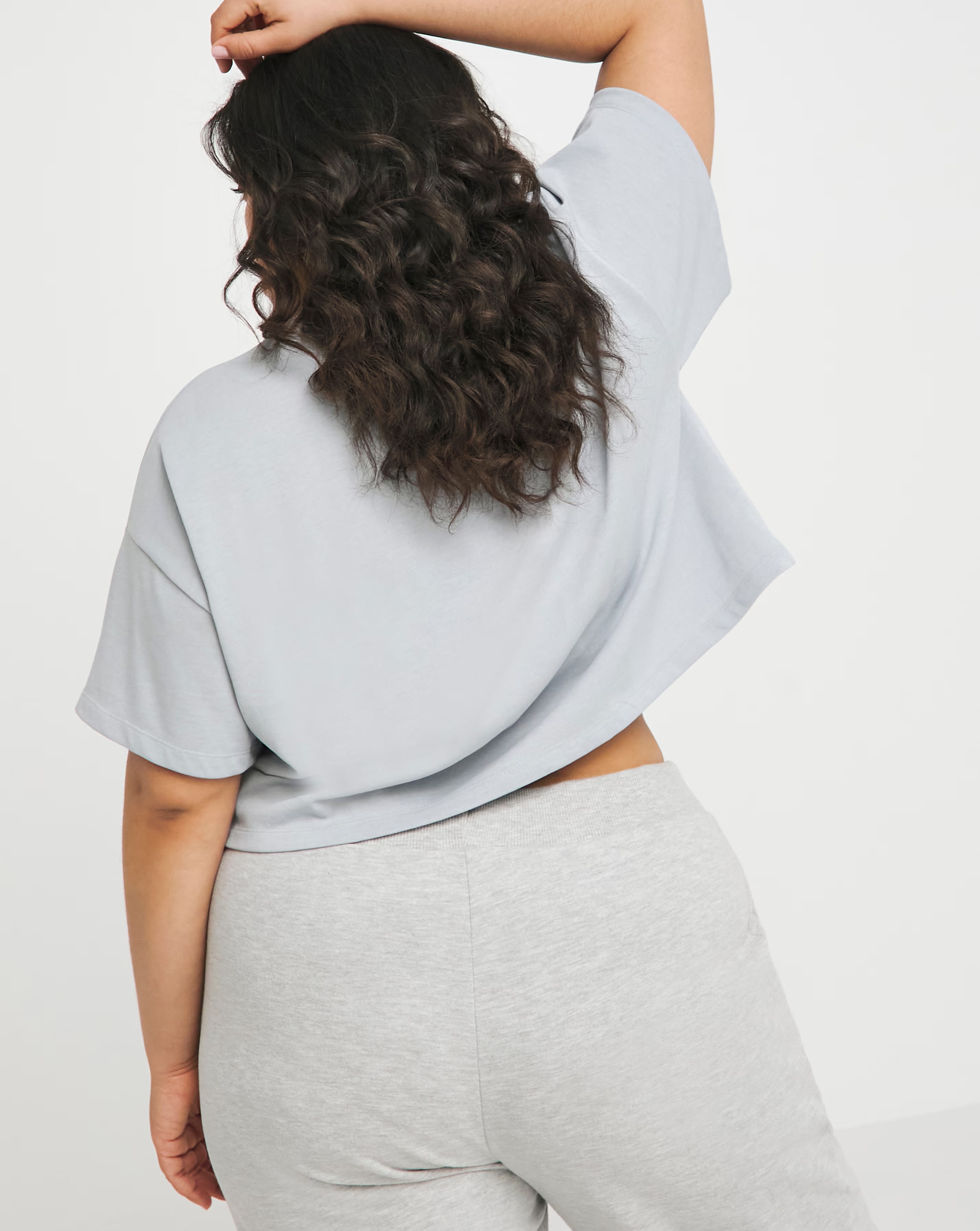 125351-under-armour-scripted-crop-t-shirt-1.webp