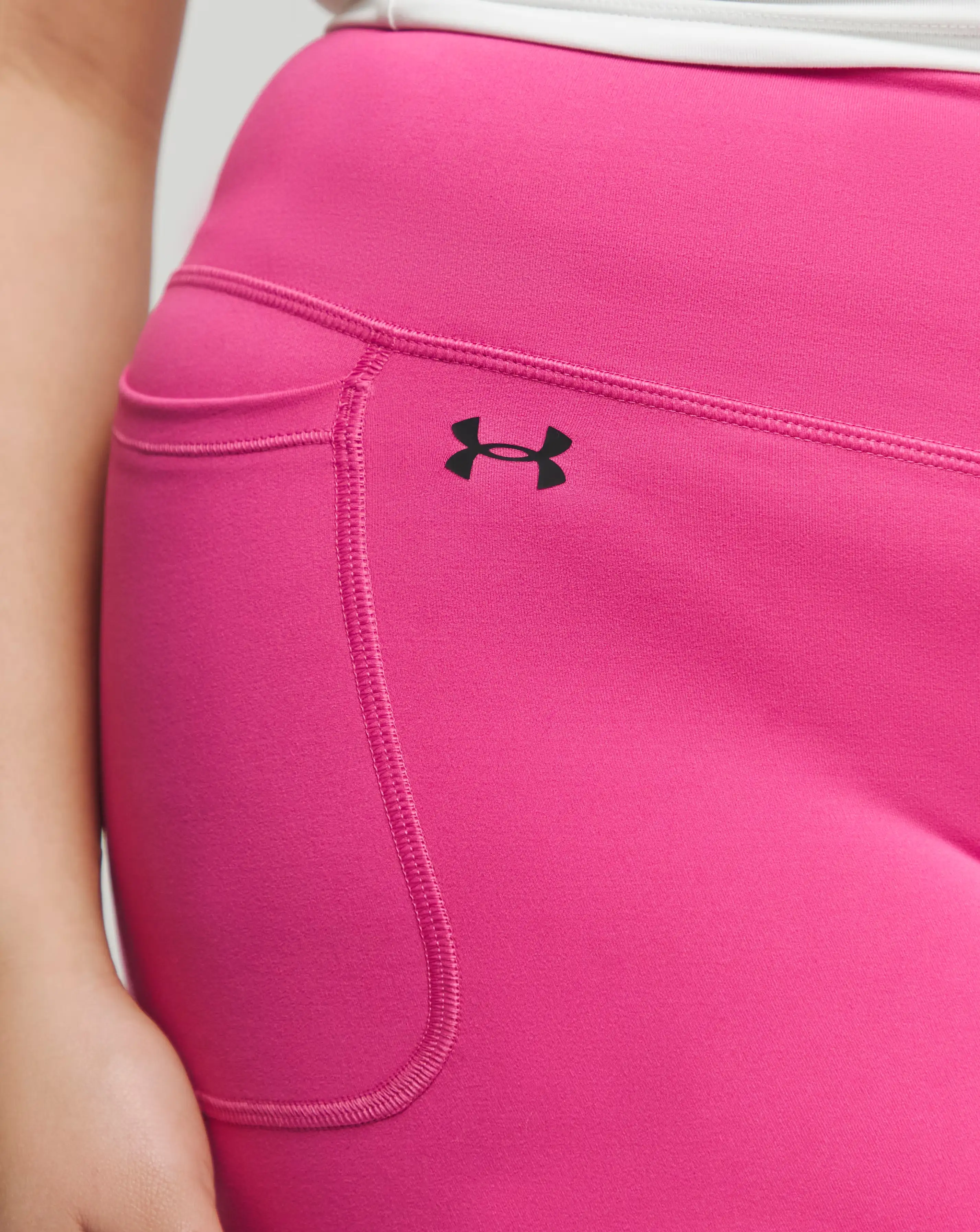 125443-under-armour-motion-bike-shorts-1.jpg