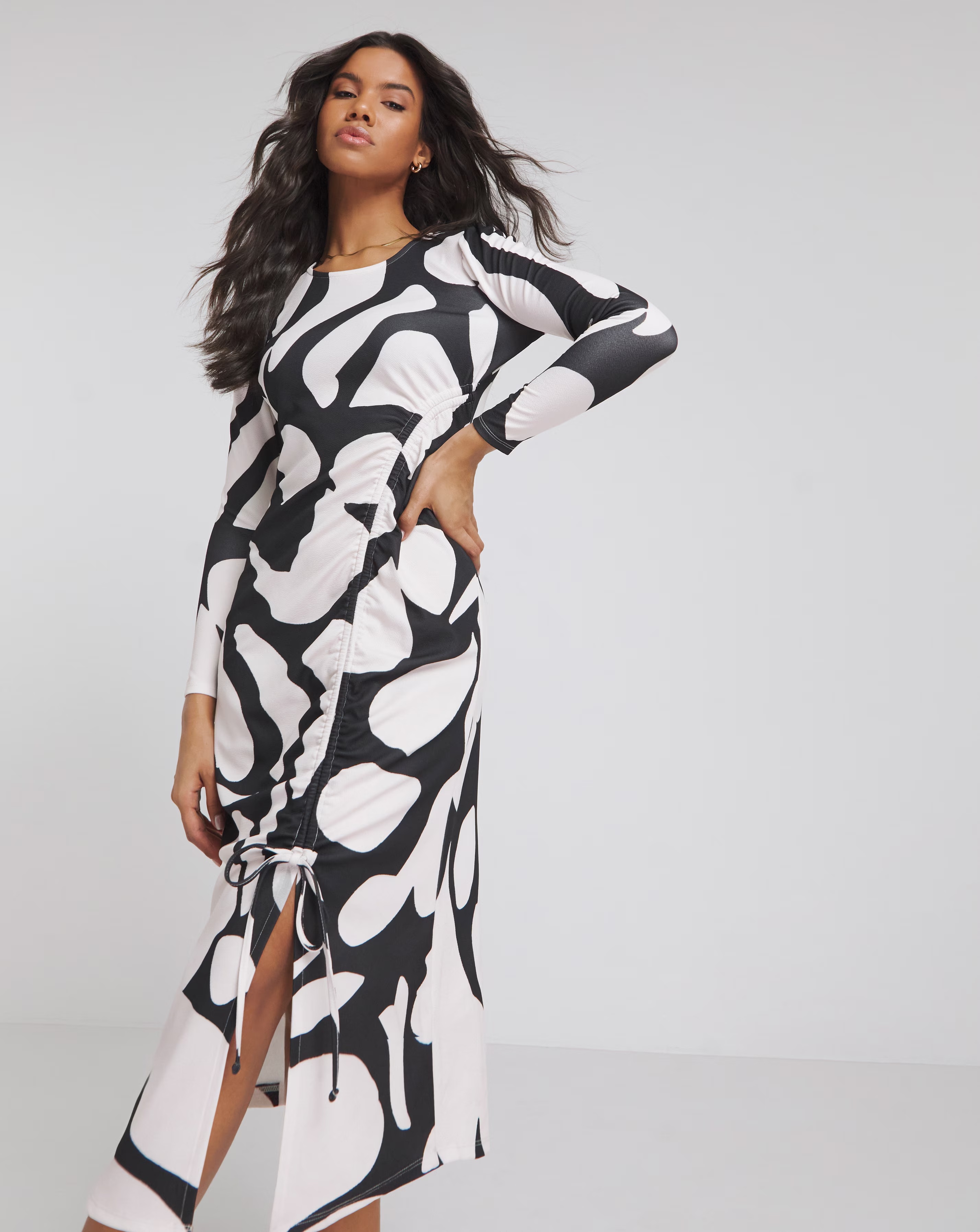 125737-mono-print-scuba-crepe-ruched-midi-dress-1.jpg