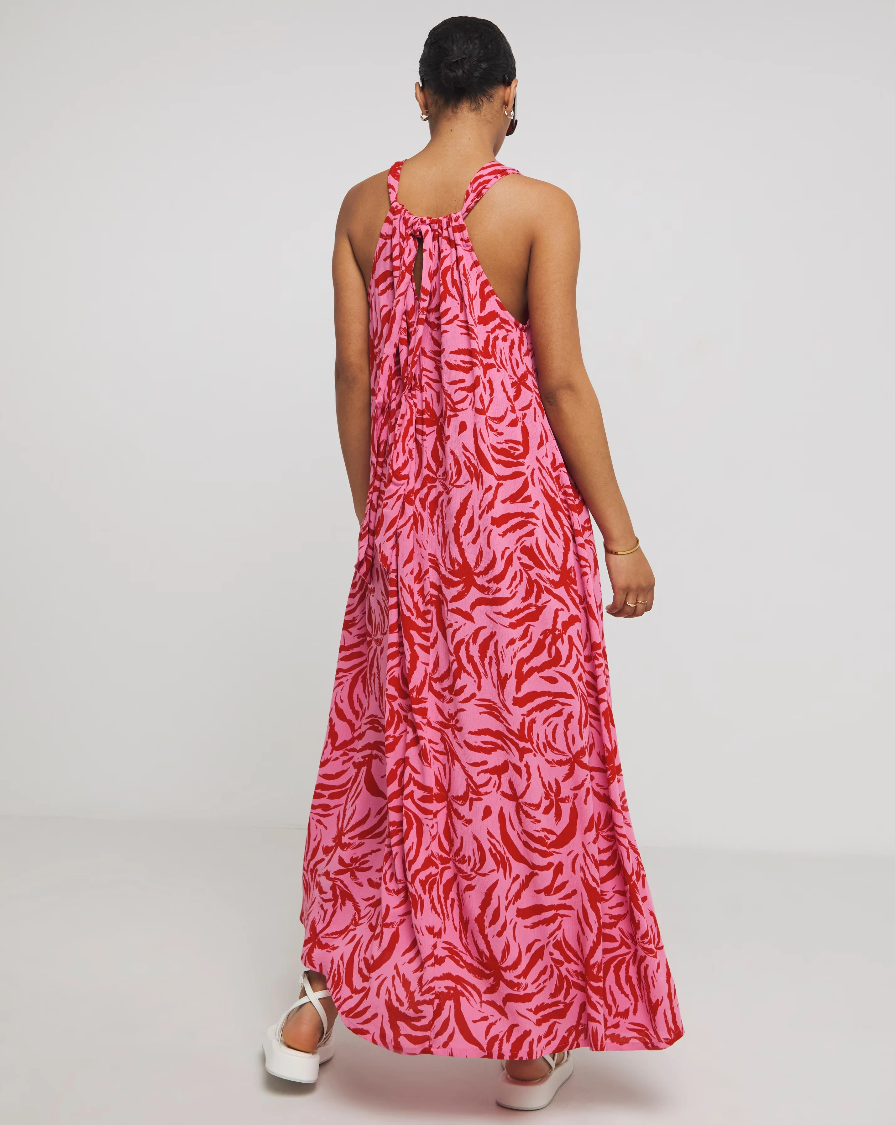 127384-crinkle-trapeze-maxi-dress-1.webp