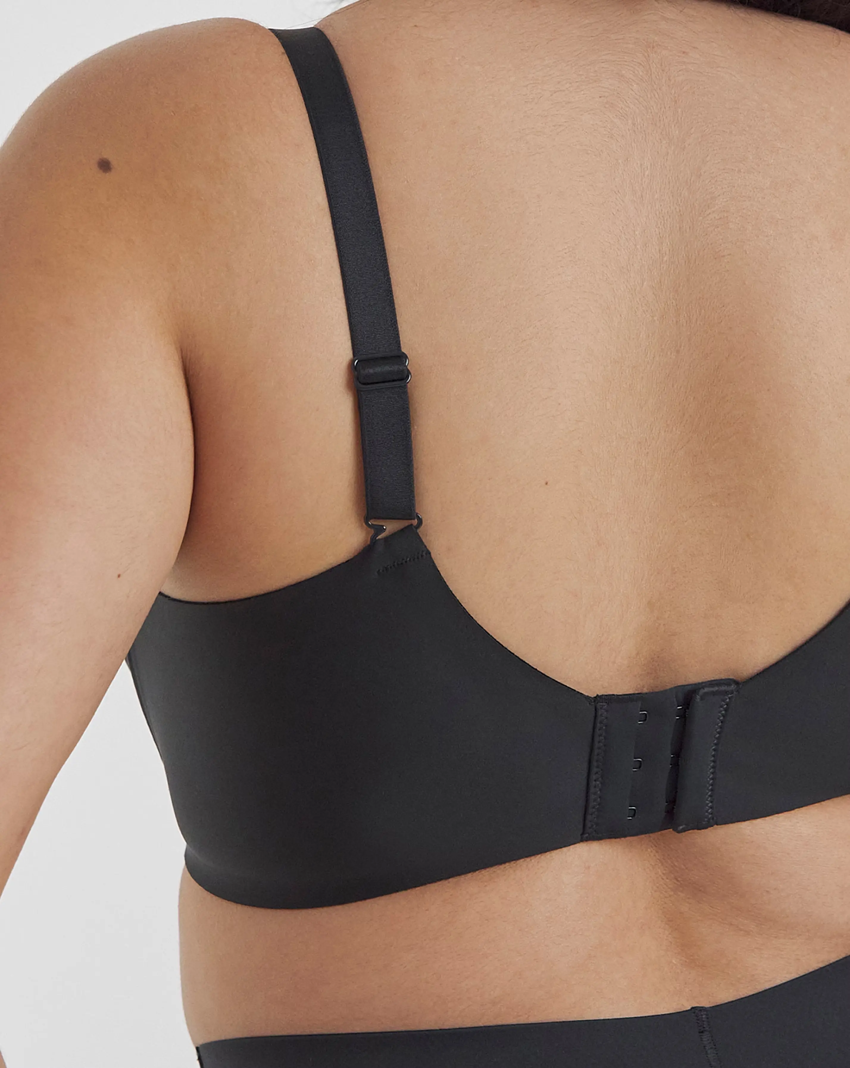12744-magisculpt-smooth-amp-sculpt-ultimate-comfort-non-wired-t-shirt-bra-b-f-black-1.webp