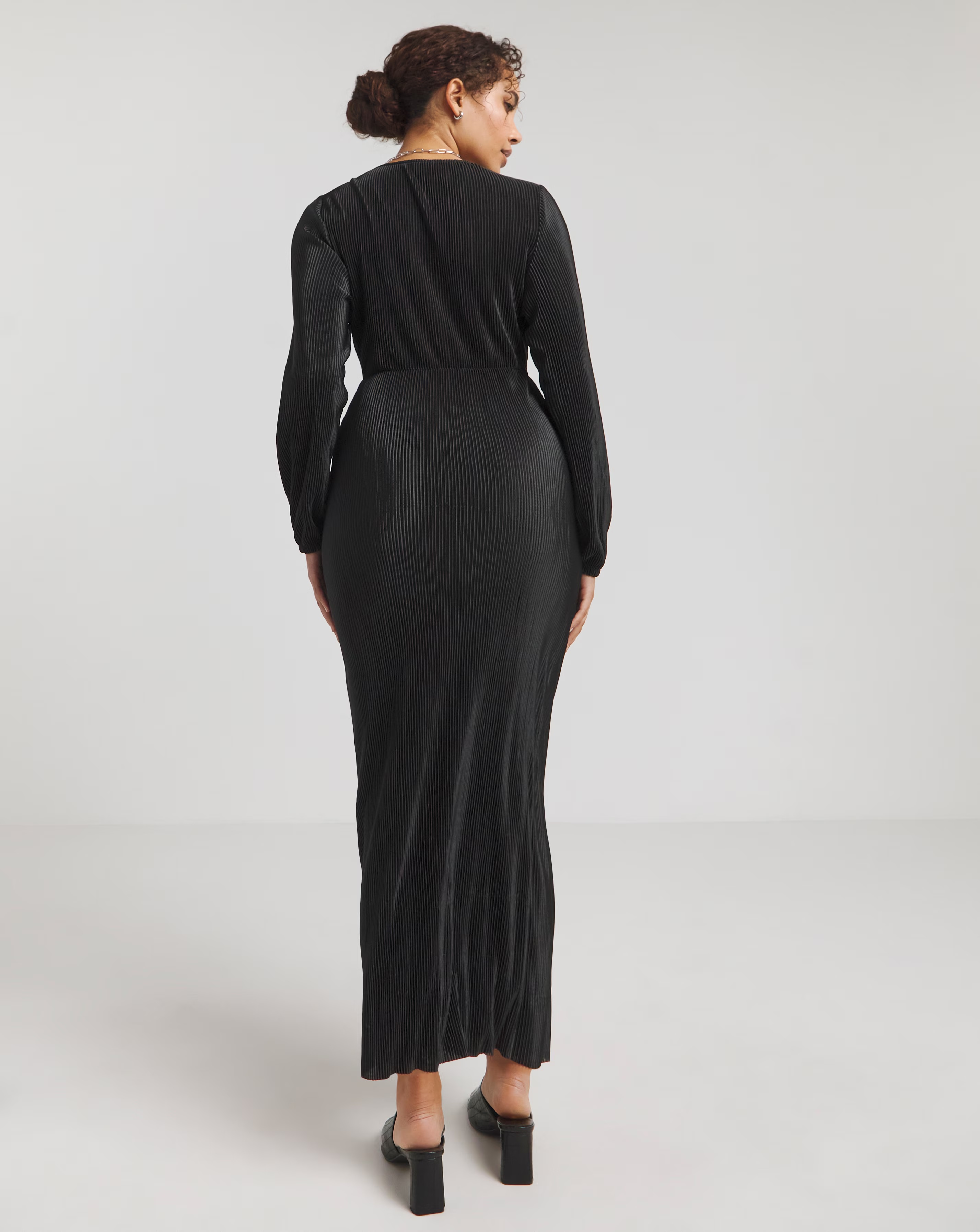 127771-simply-be-black-plisse-twist-front-midi-dress-1.webp