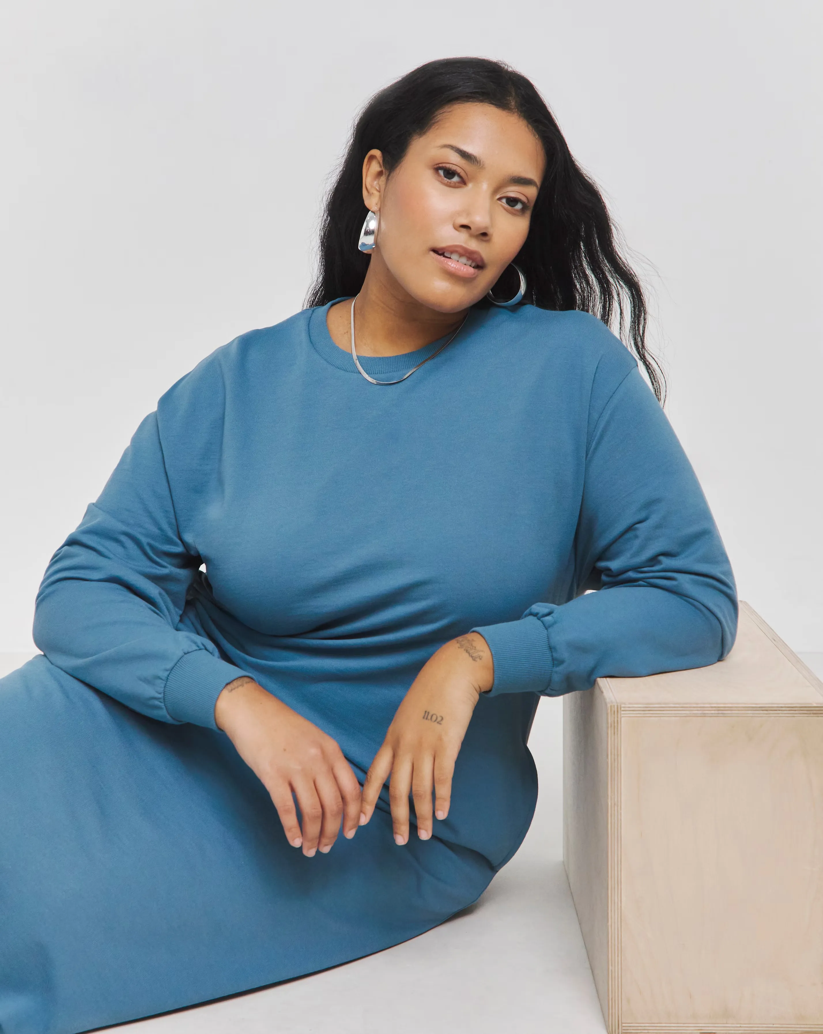 127849-blue-midi-sweatshirt-dress-with-pockets-1.jpg