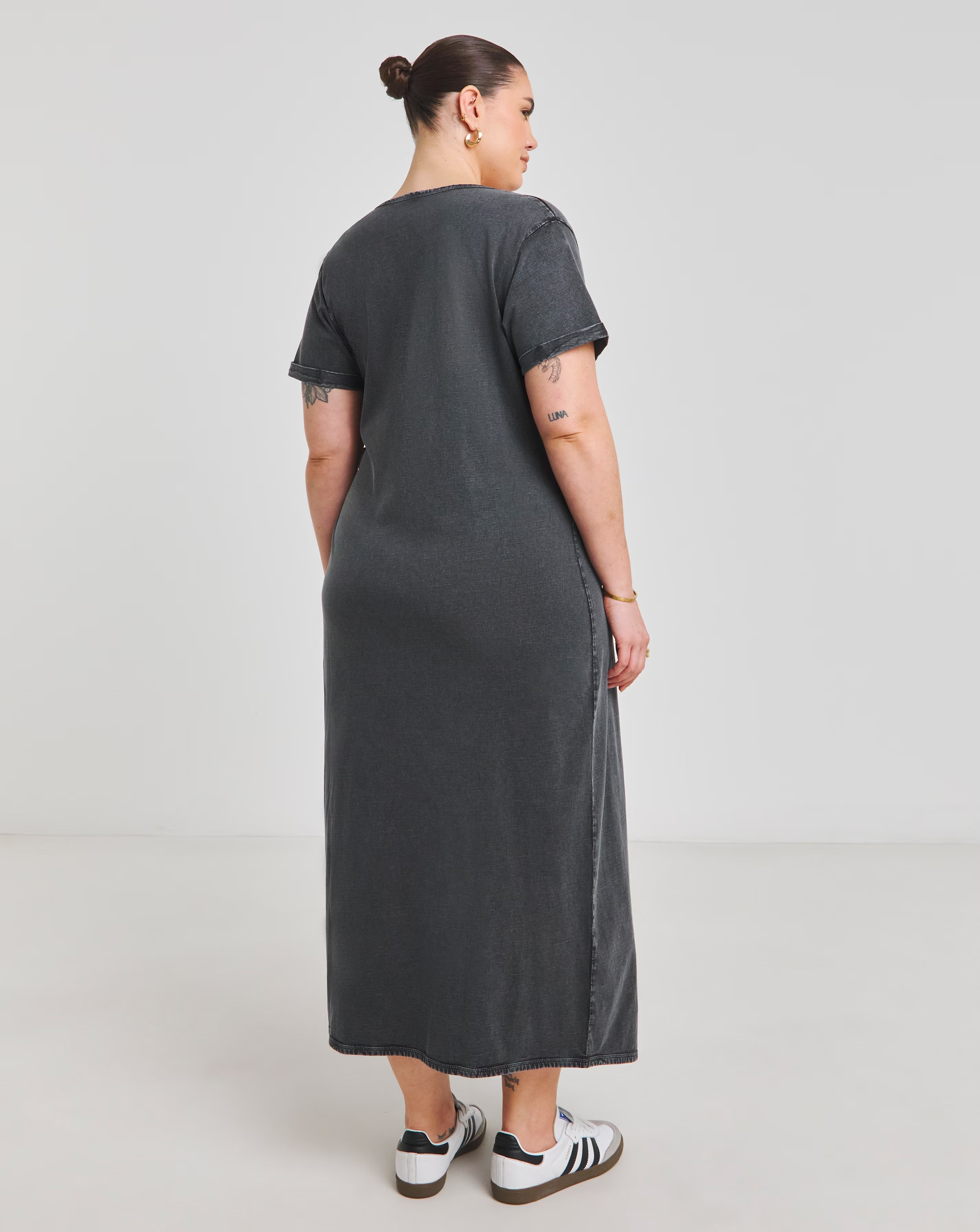 127926-acid-wash-cotton-jersey-short-sleeve-midi-dress-1.jpg