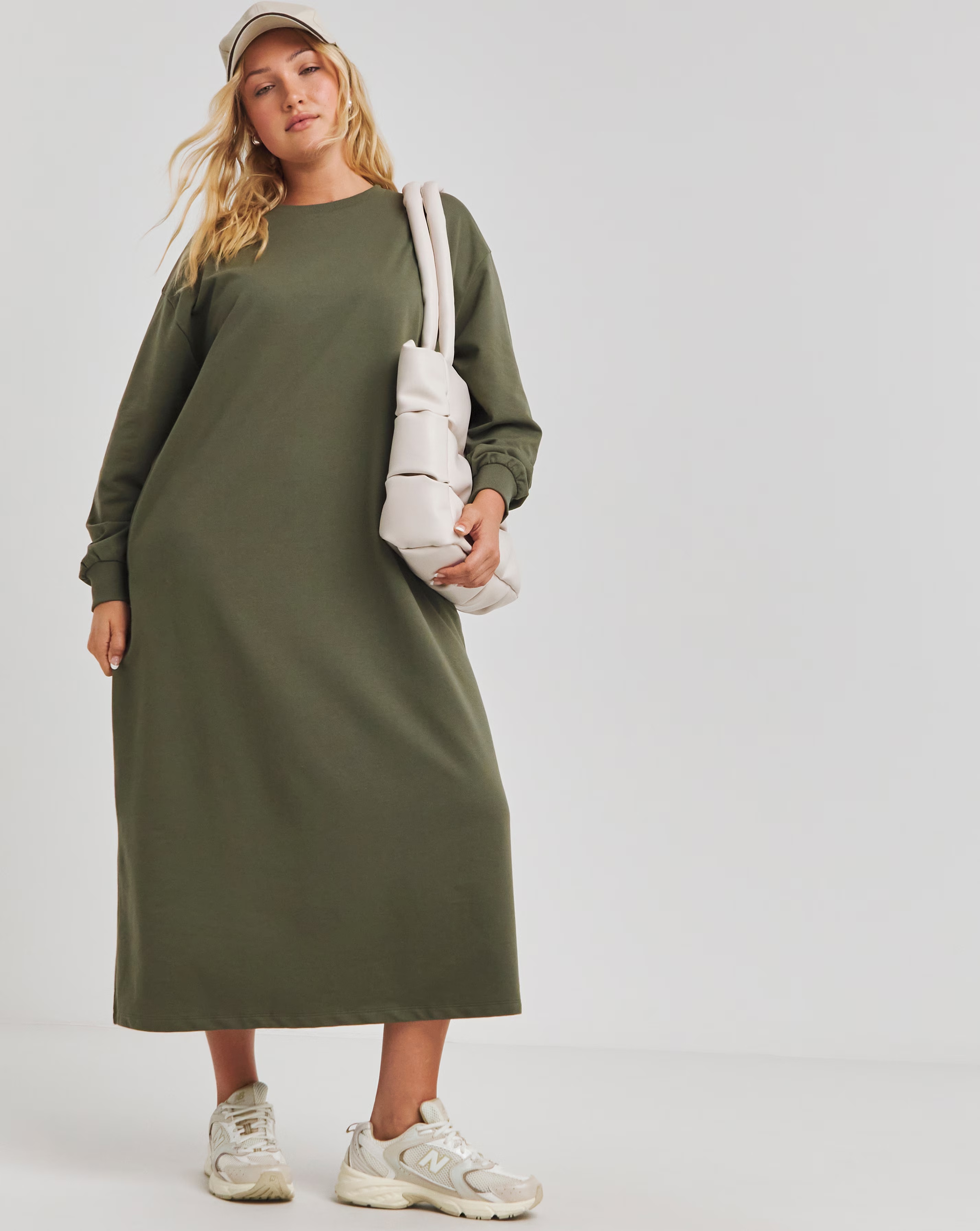 Green Midi Sweatshirt Dress With Pockets 1 127977-green-midi-sweatshirt-dress-with-pockets-1.jpg