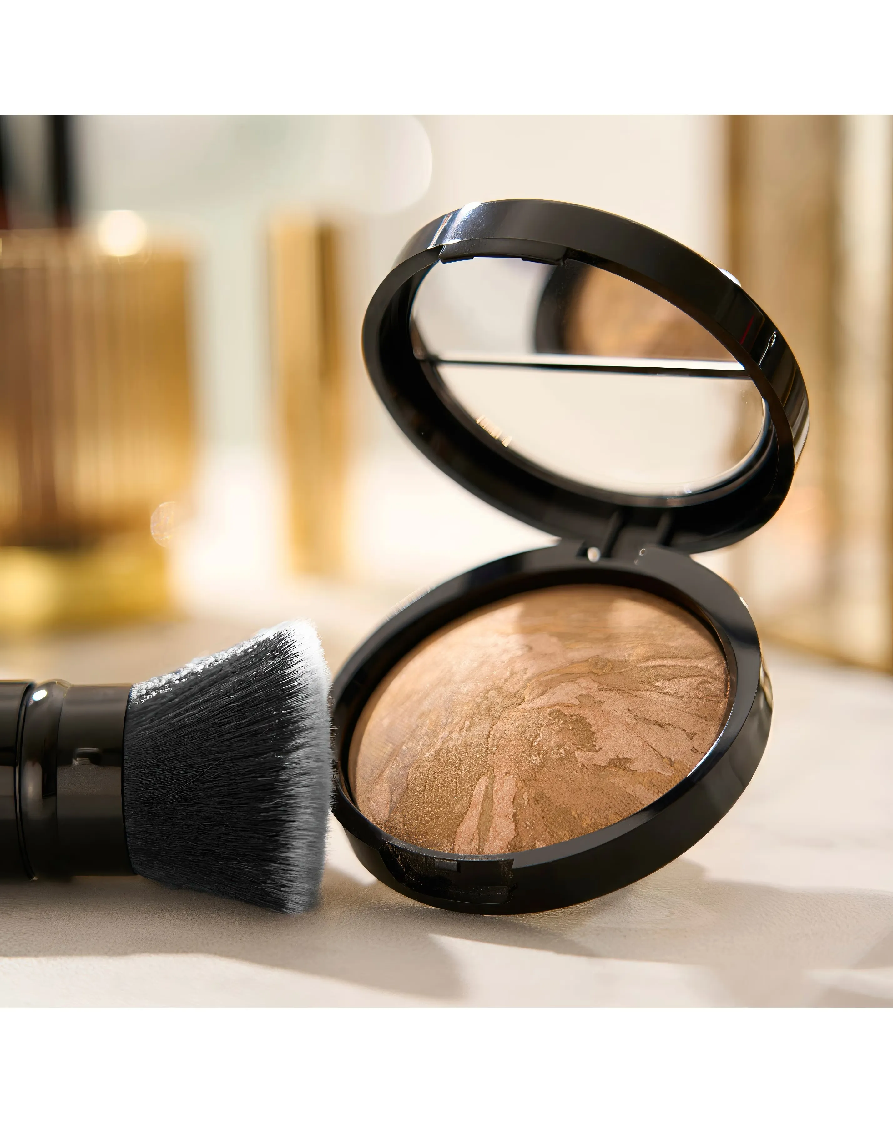 128464-laura-geller-baked-balance-n-glow-illuminating-foundation-porcelain-1.jpg