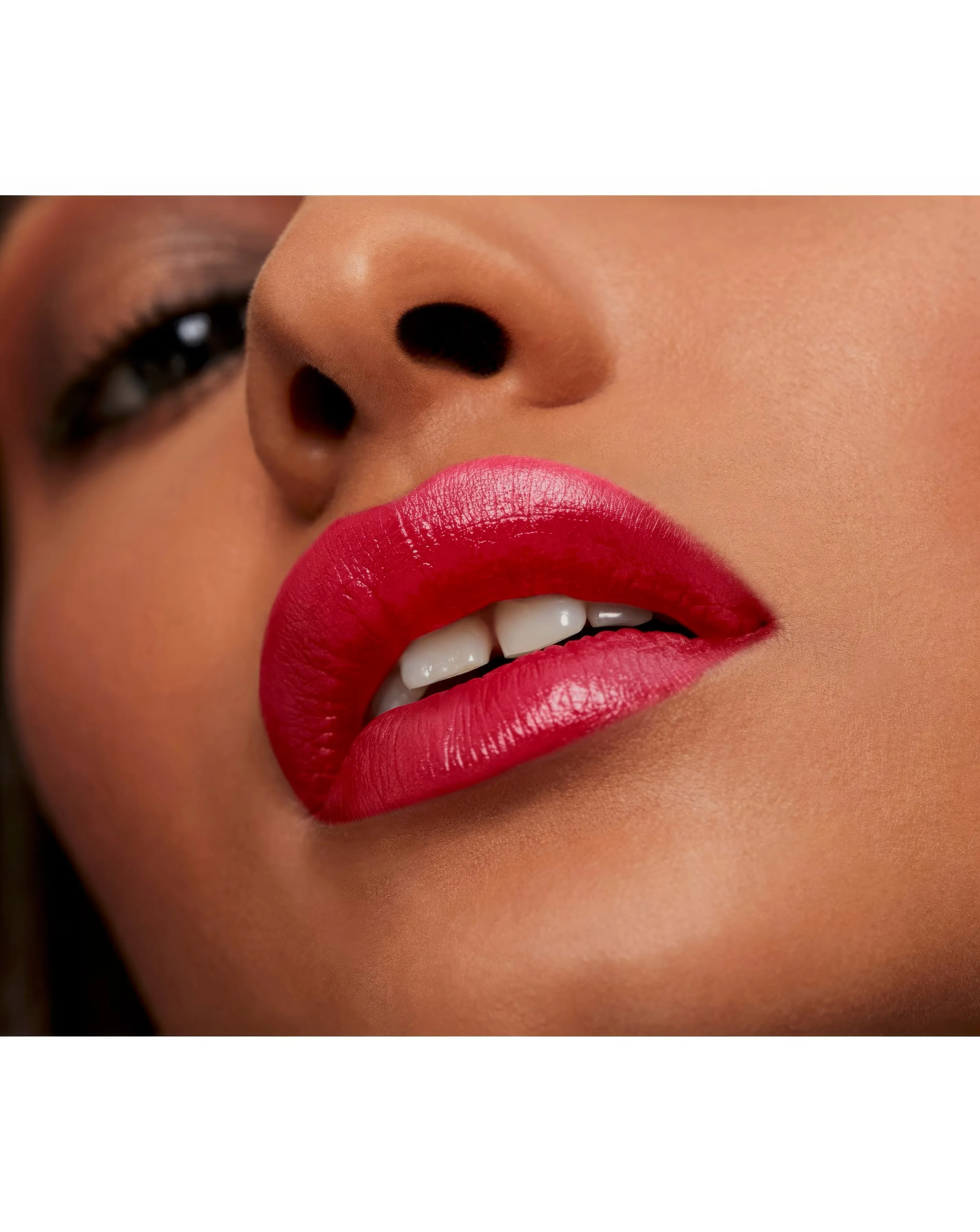 128513-revlon-super-lustrous-lipstick-electric-melon-1.jpg