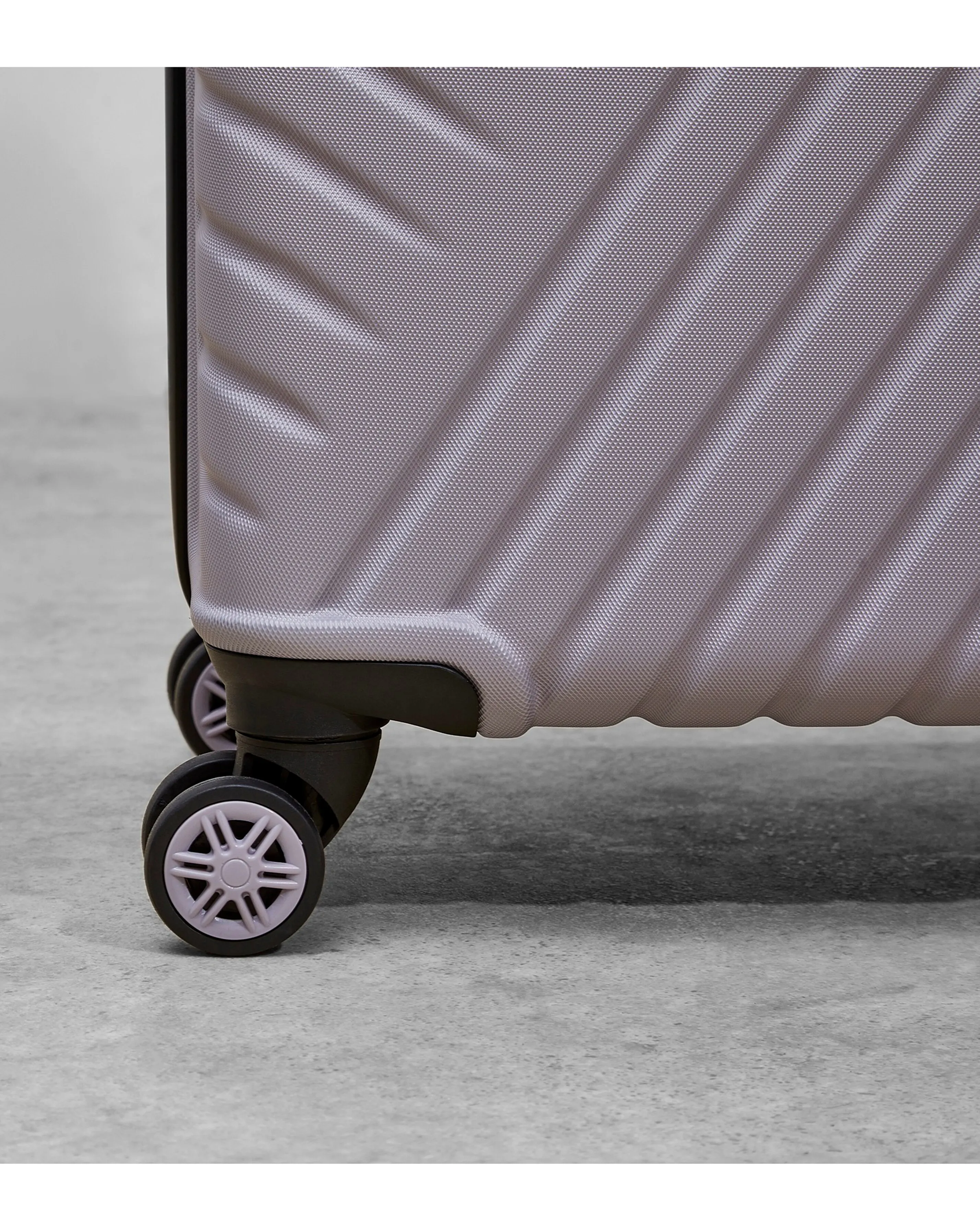 128597-rock-santiago-large-suitcase-1.jpg
