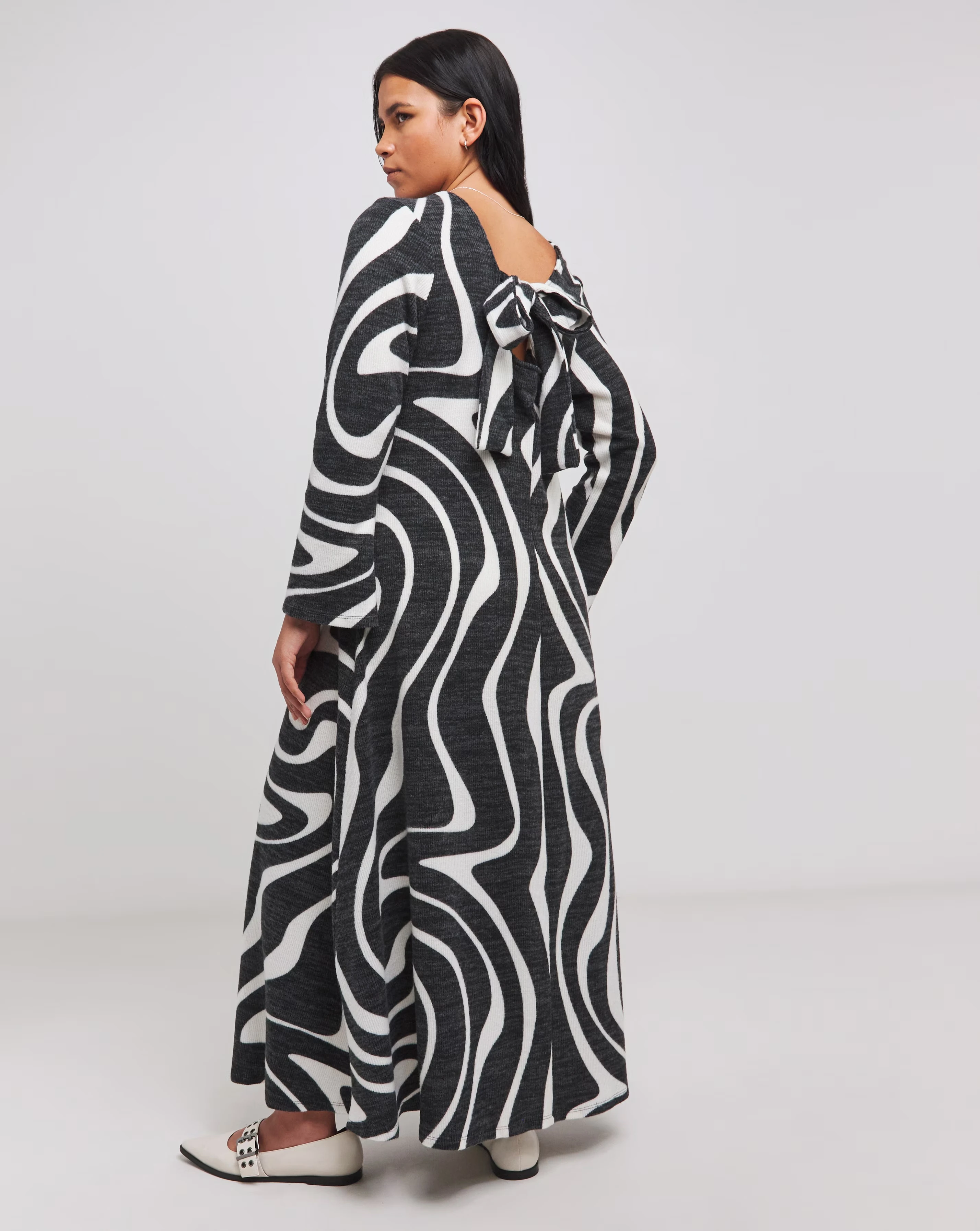 129156-mono-print-rib-flare-sleeve-cosy-maxi-dress-1.webp