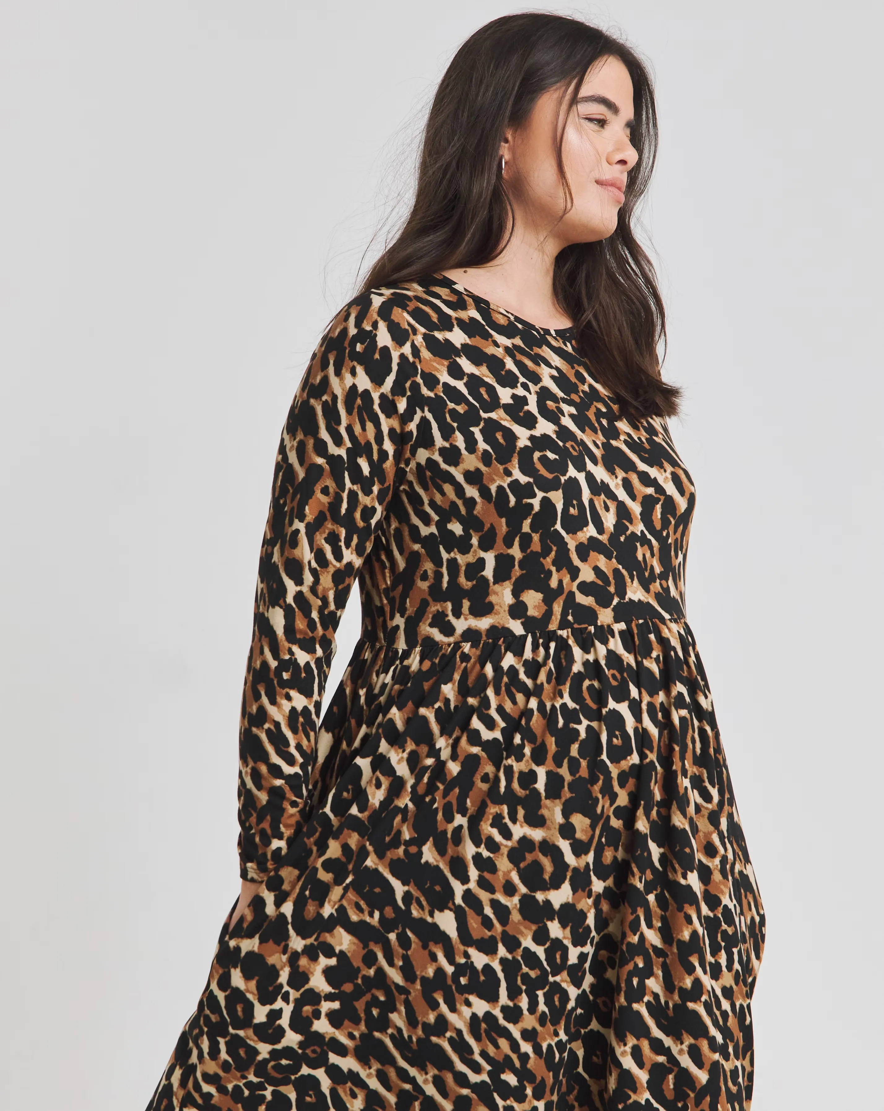 130067-leopard-supersoft-pocket-midi-dress-1.jpg