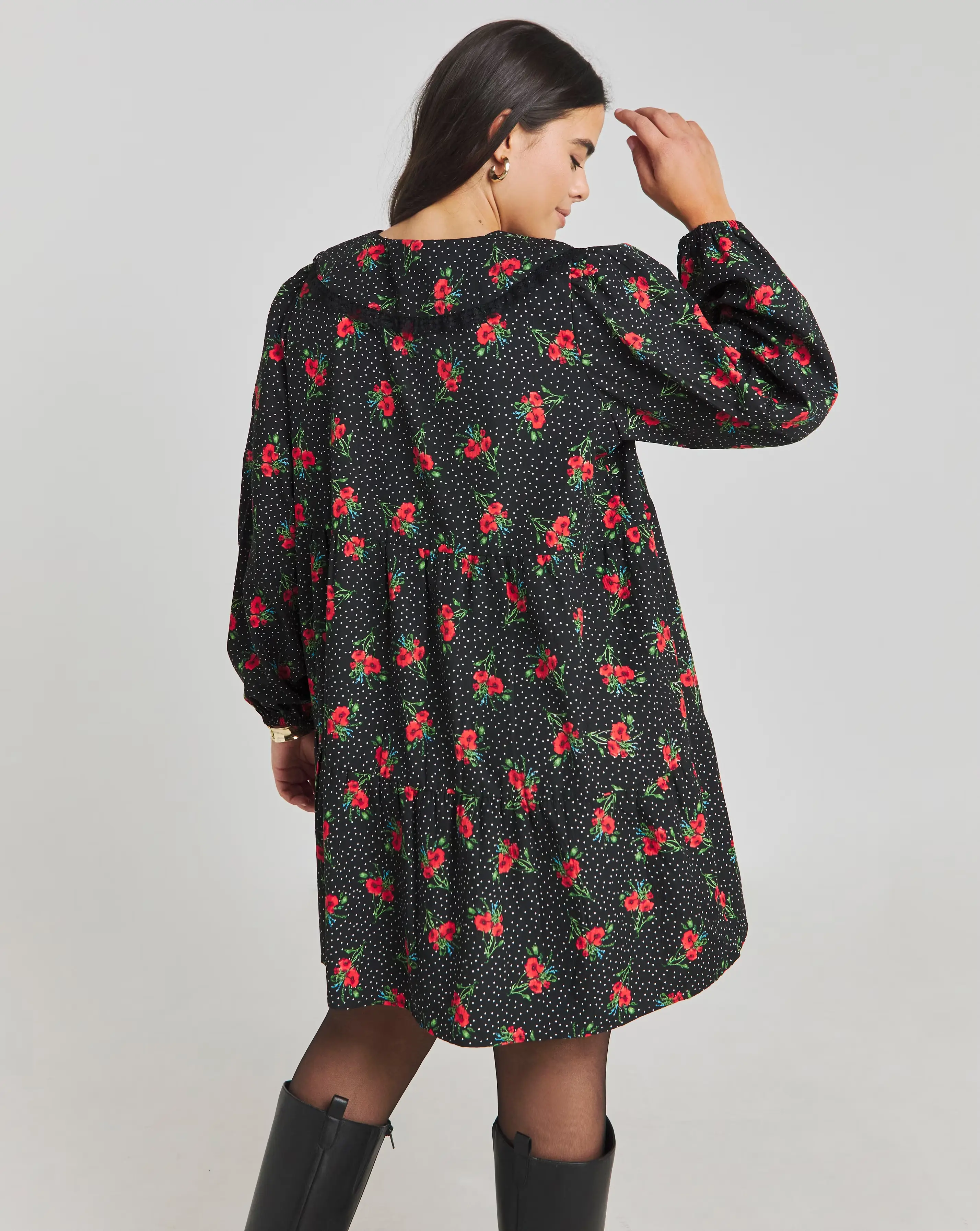 130623-ditsy-print-lace-trim-collar-smock-dress-1.webp