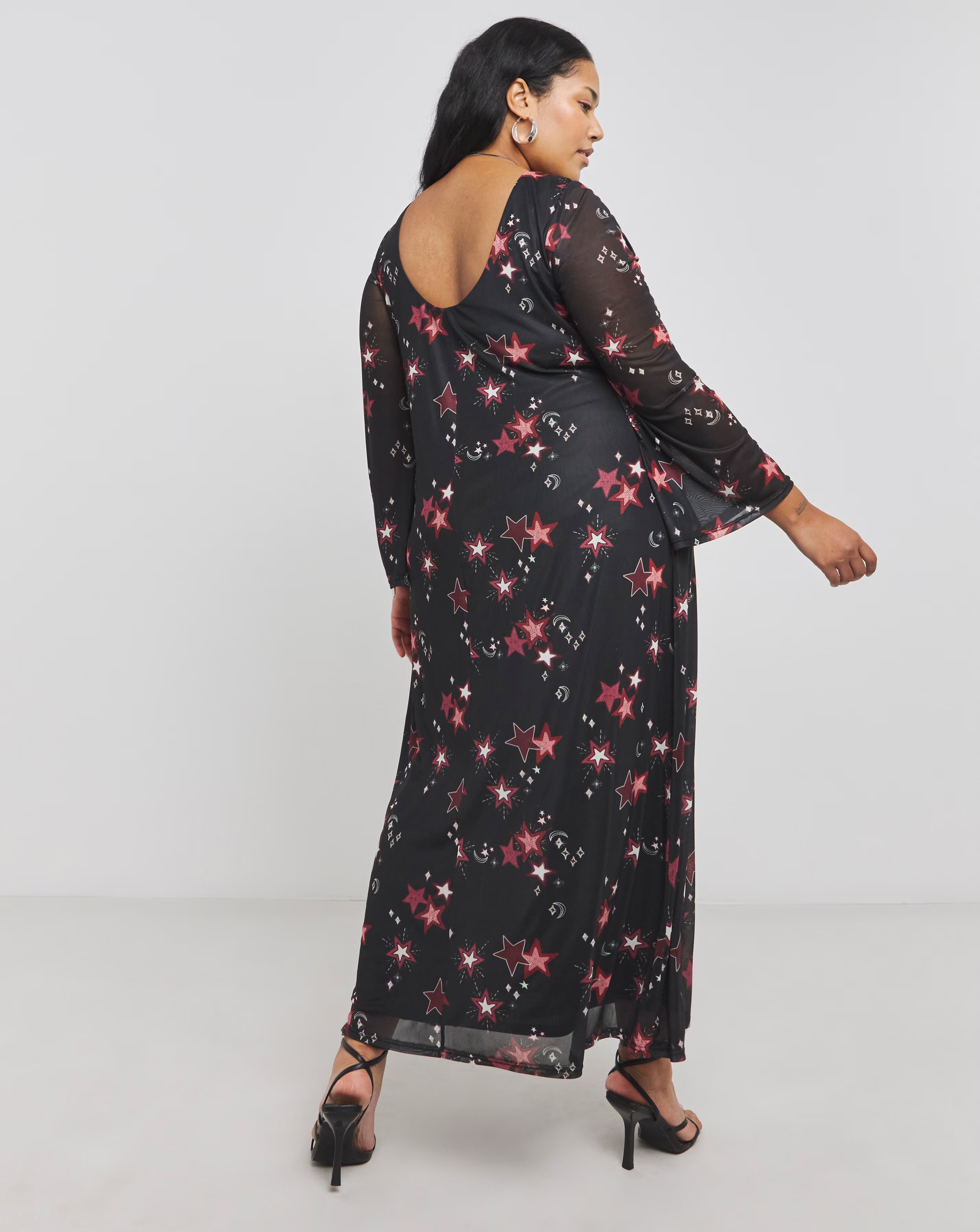 130701-star-printed-long-sleeve-scoop-back-mesh-maxi-dress-1.jpg