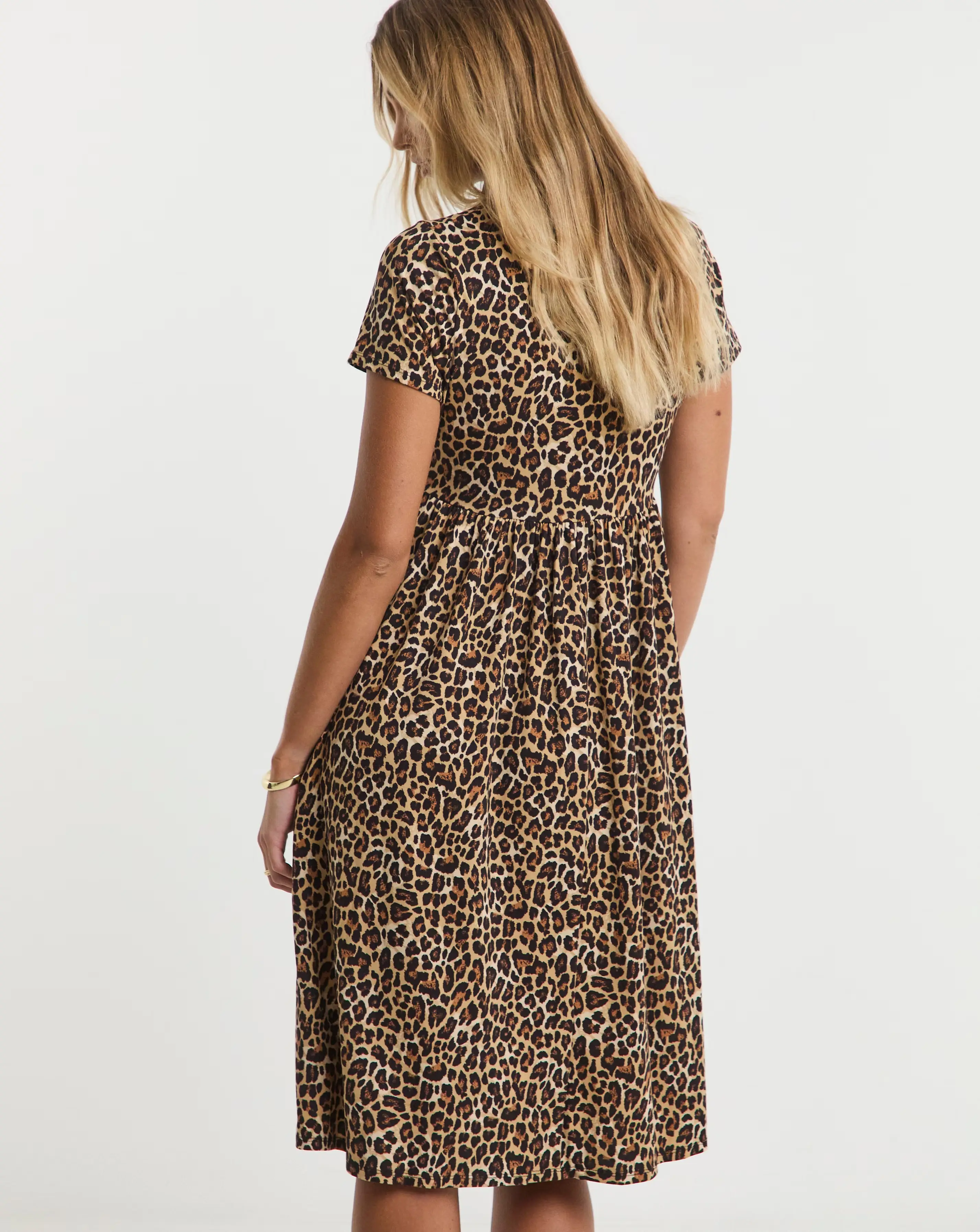 130802-simply-be-leopard-print-supersoft-pocket-midi-dress-1.webp