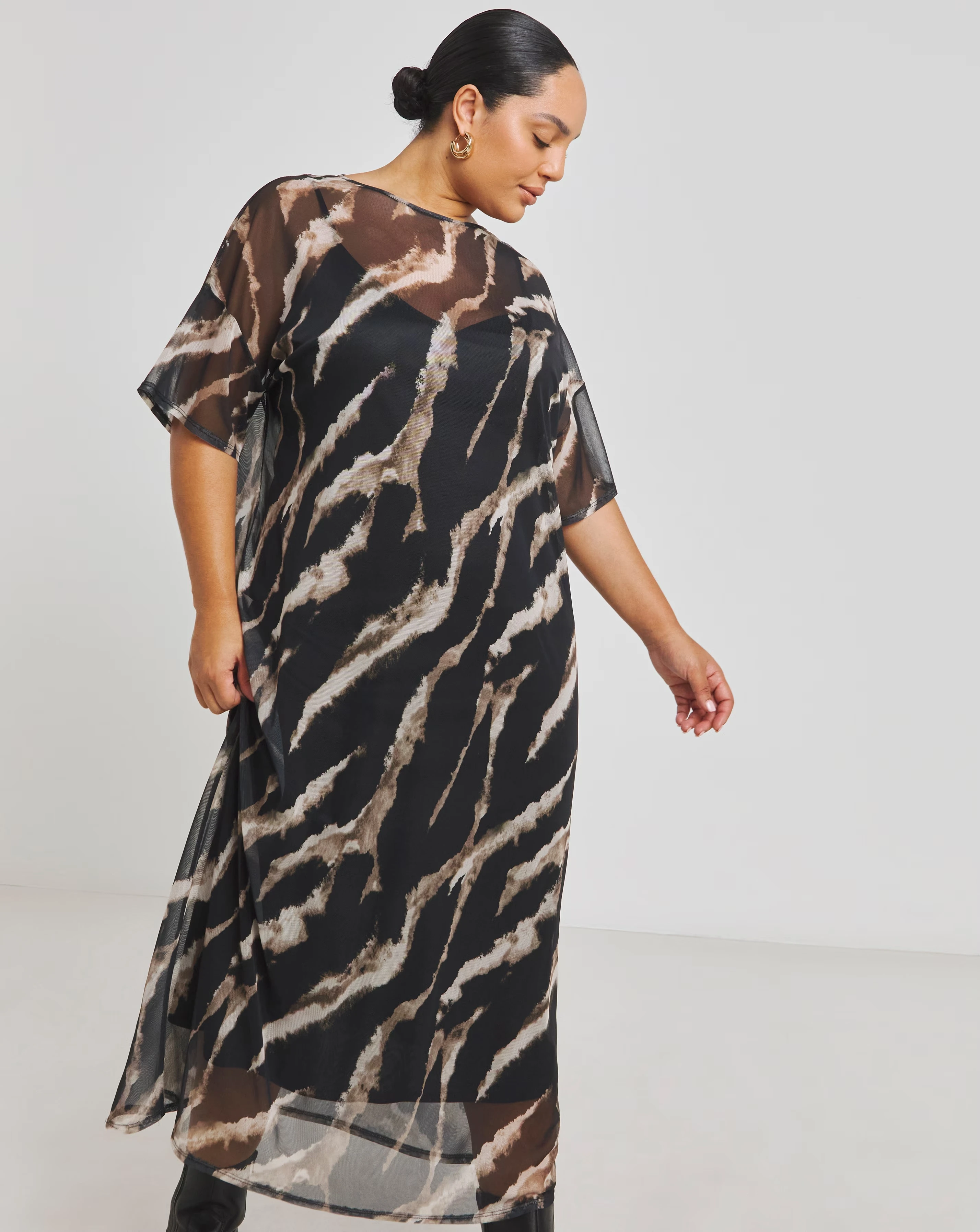 130815-animal-printed-mesh-t-shirt-dress-1.webp