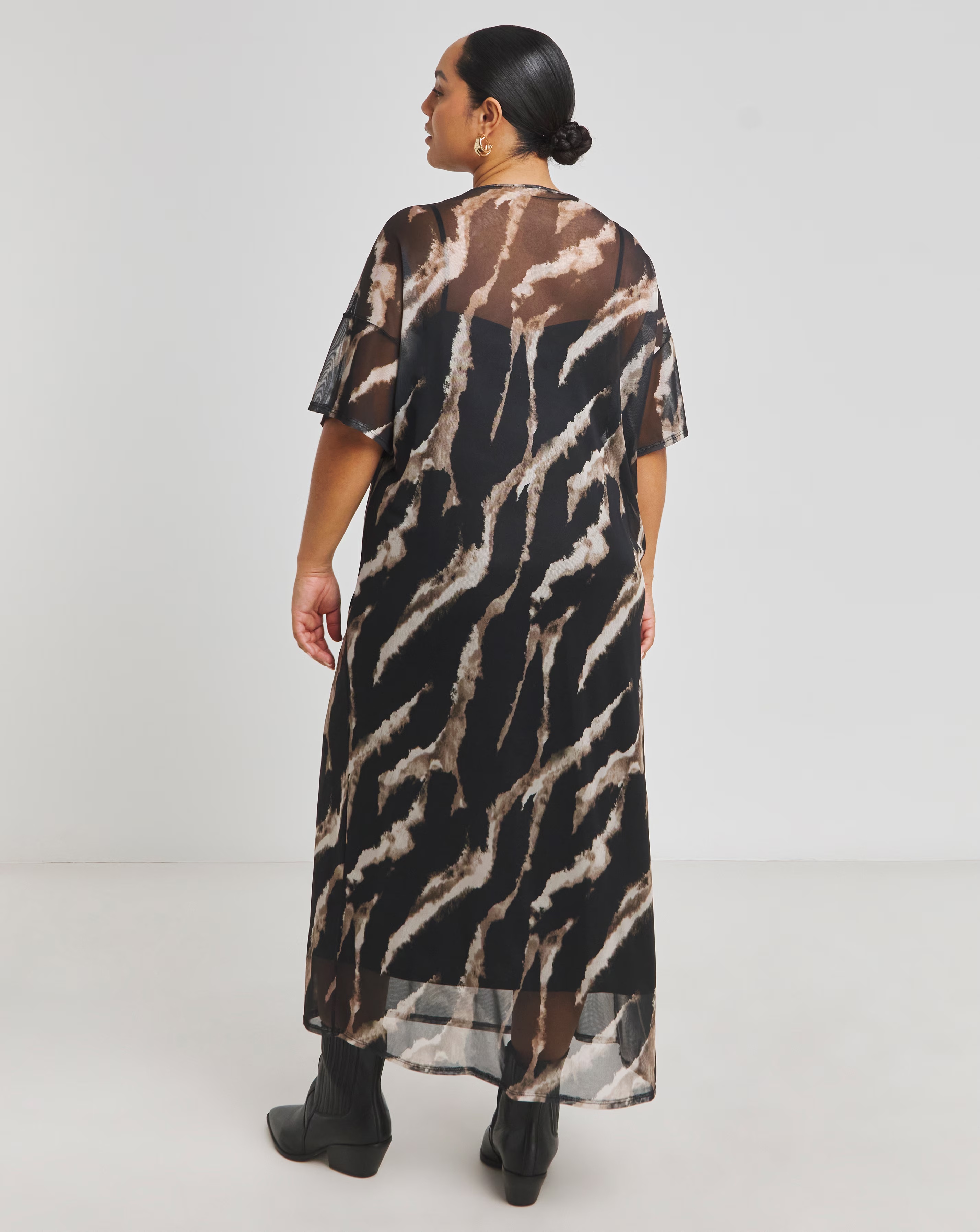 130815-animal-printed-mesh-t-shirt-dress-1.webp