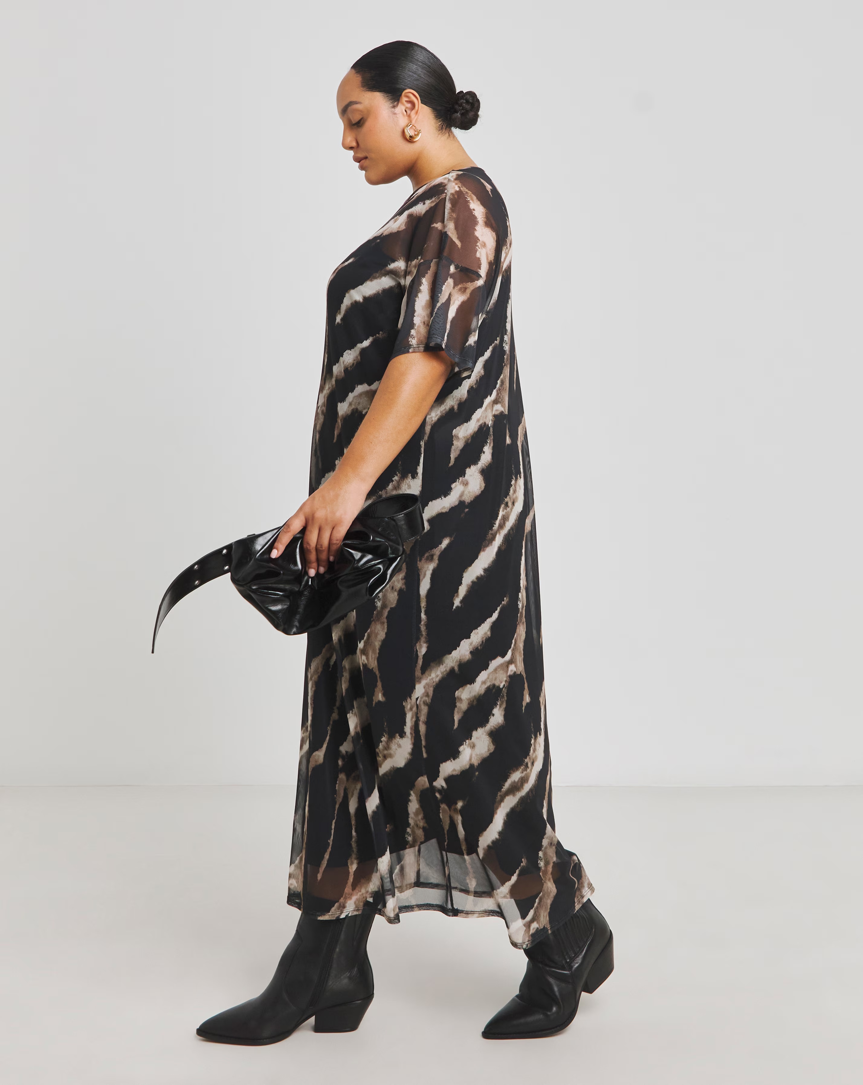 130815-animal-printed-mesh-t-shirt-dress-1.webp