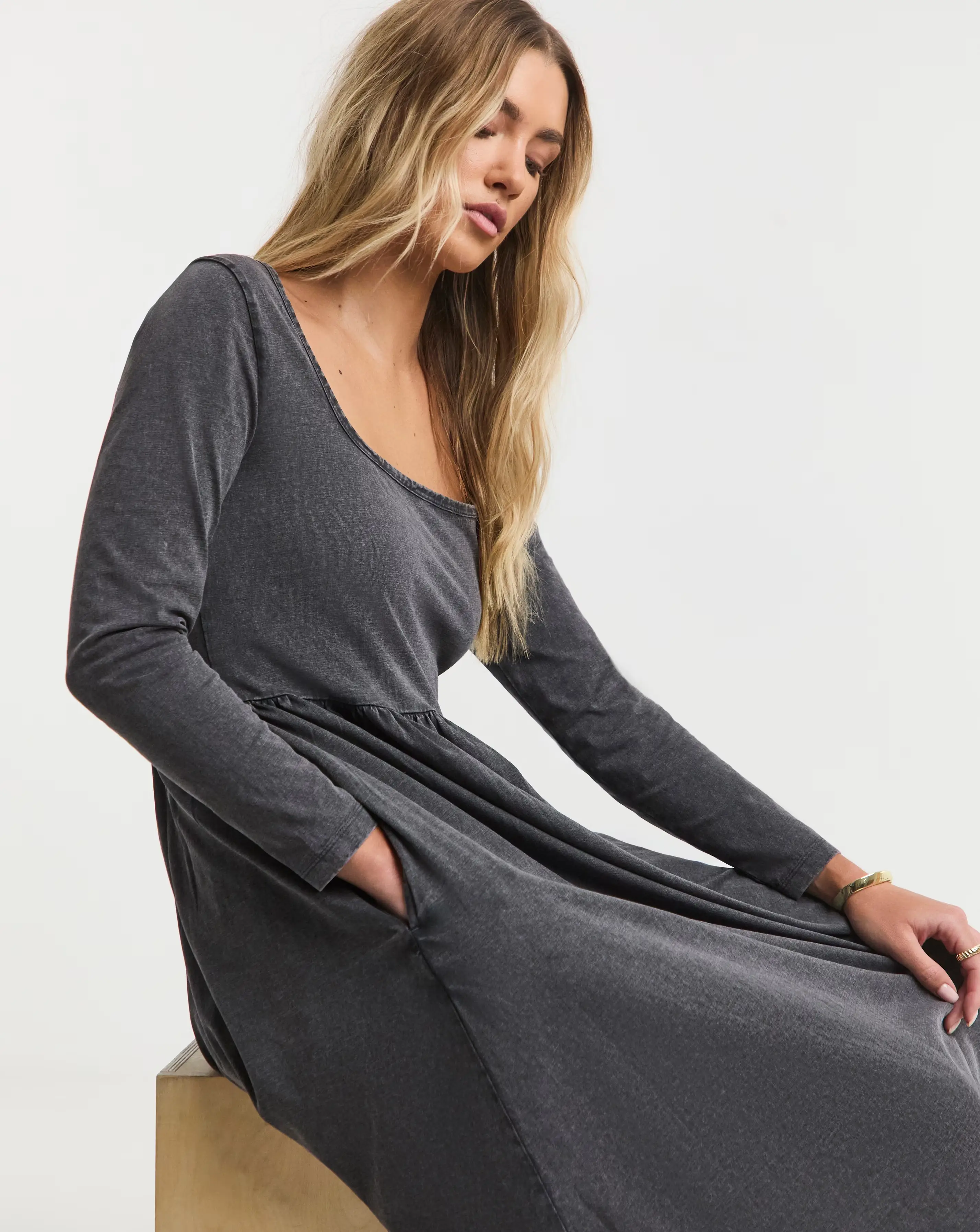 130828-acid-wash-jersey-scoop-neck-midi-dress-with-pockets-1.jpg