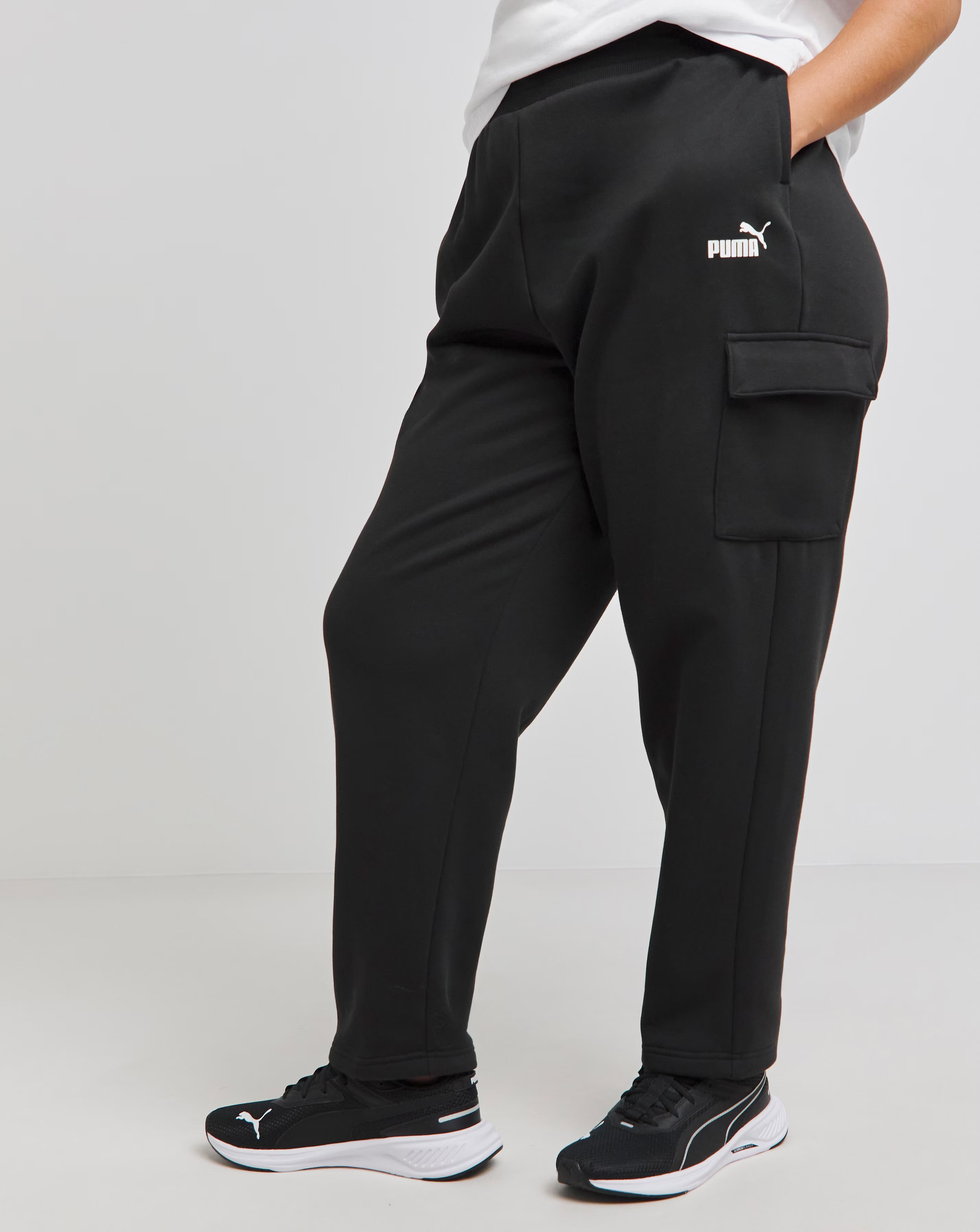 132991-puma-essentials-cargo-pants-1.jpg
