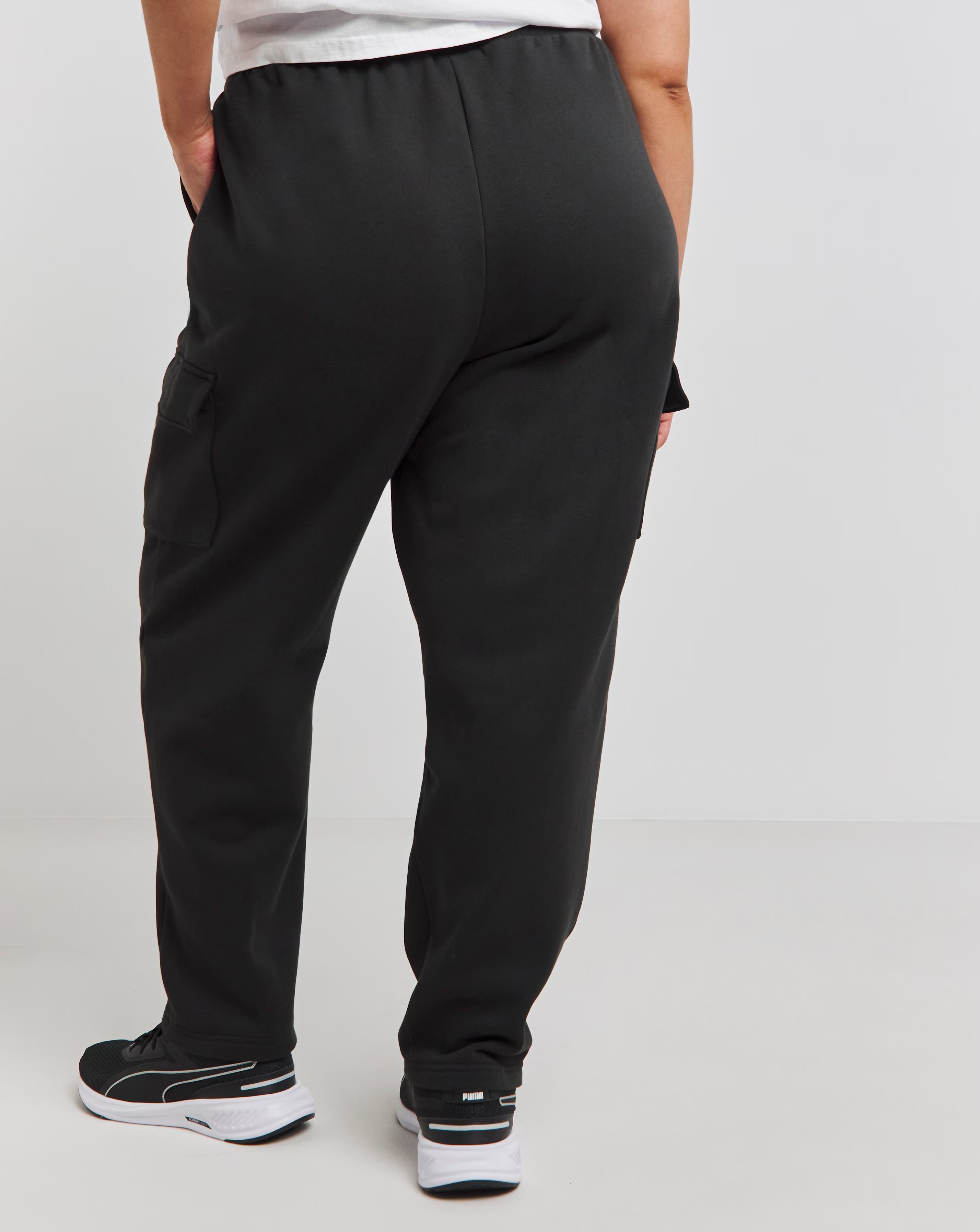 132991-puma-essentials-cargo-pants-1.jpg