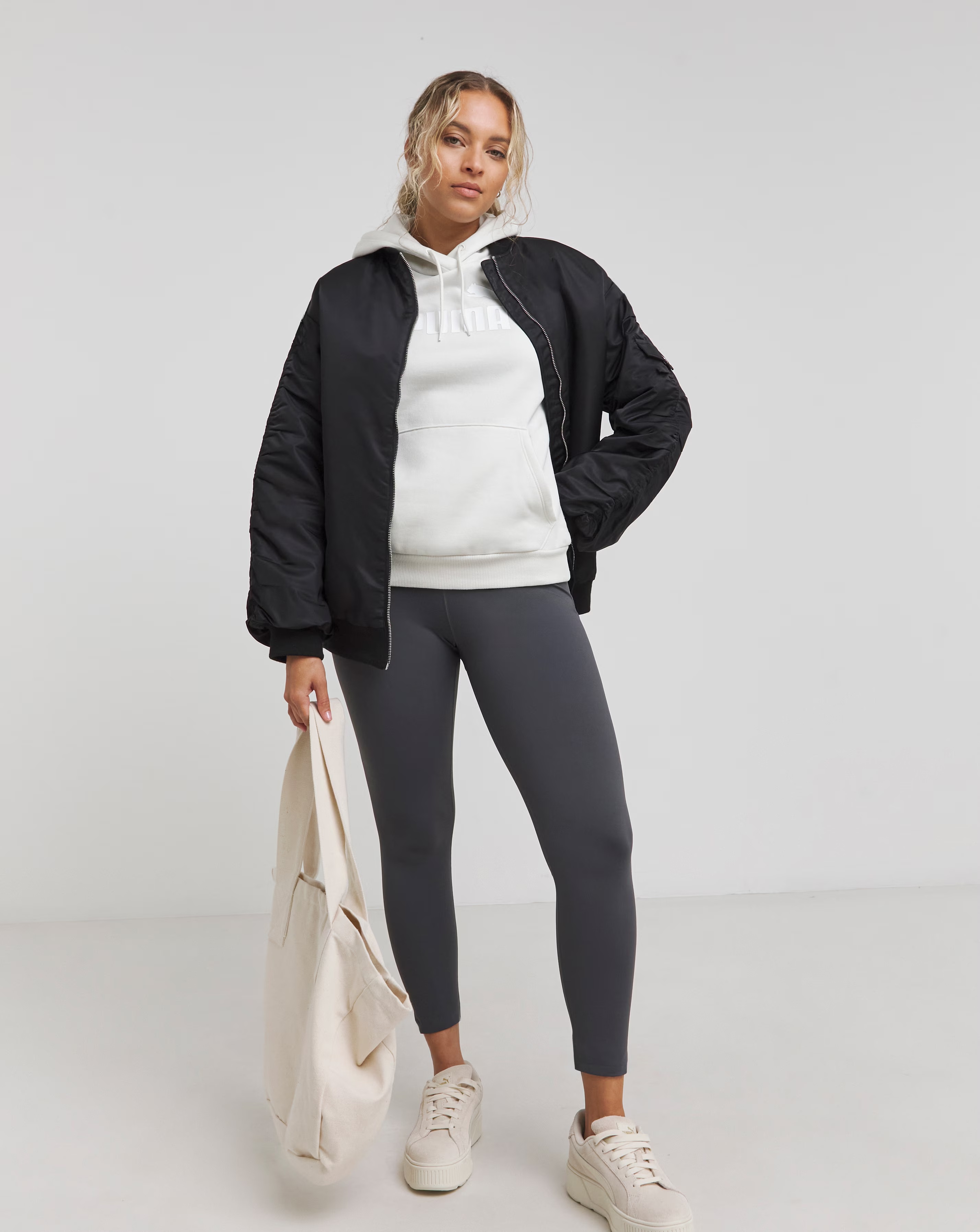 132998-puma-essentials-logo-hoodie-1.webp