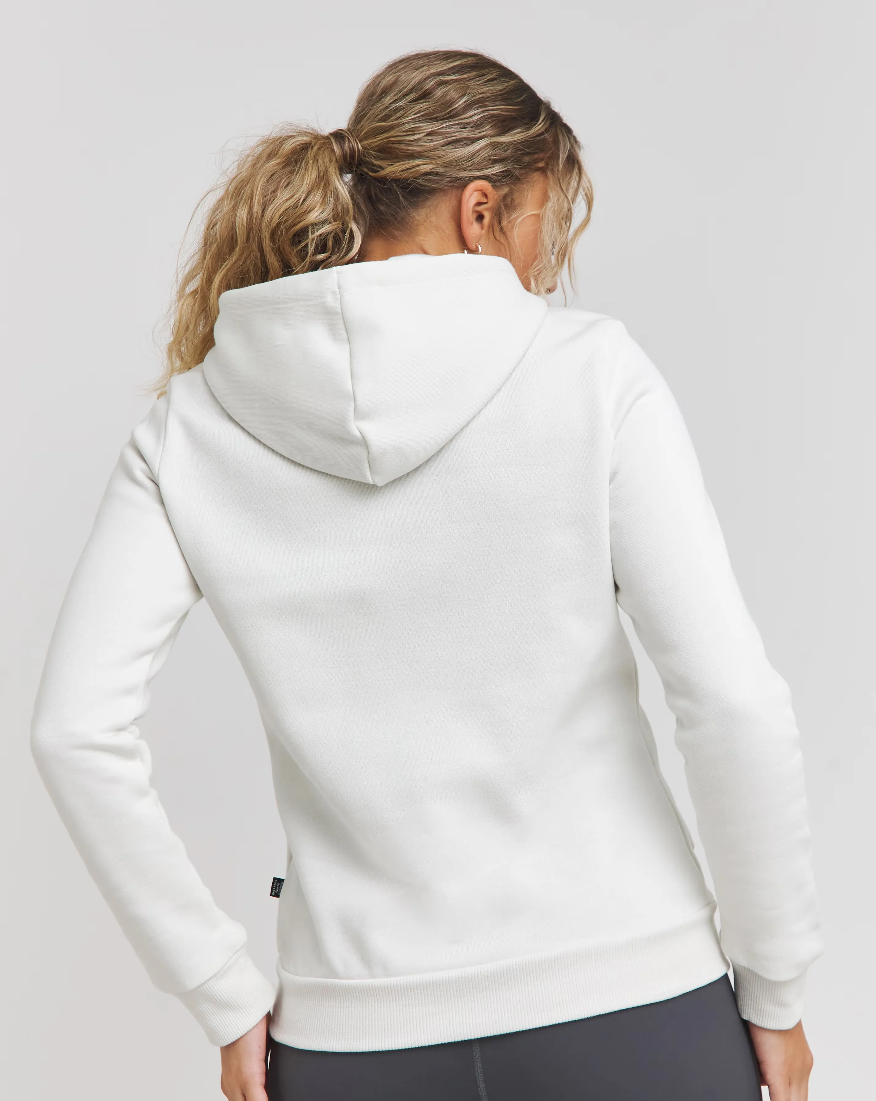 132998-puma-essentials-logo-hoodie-1.webp