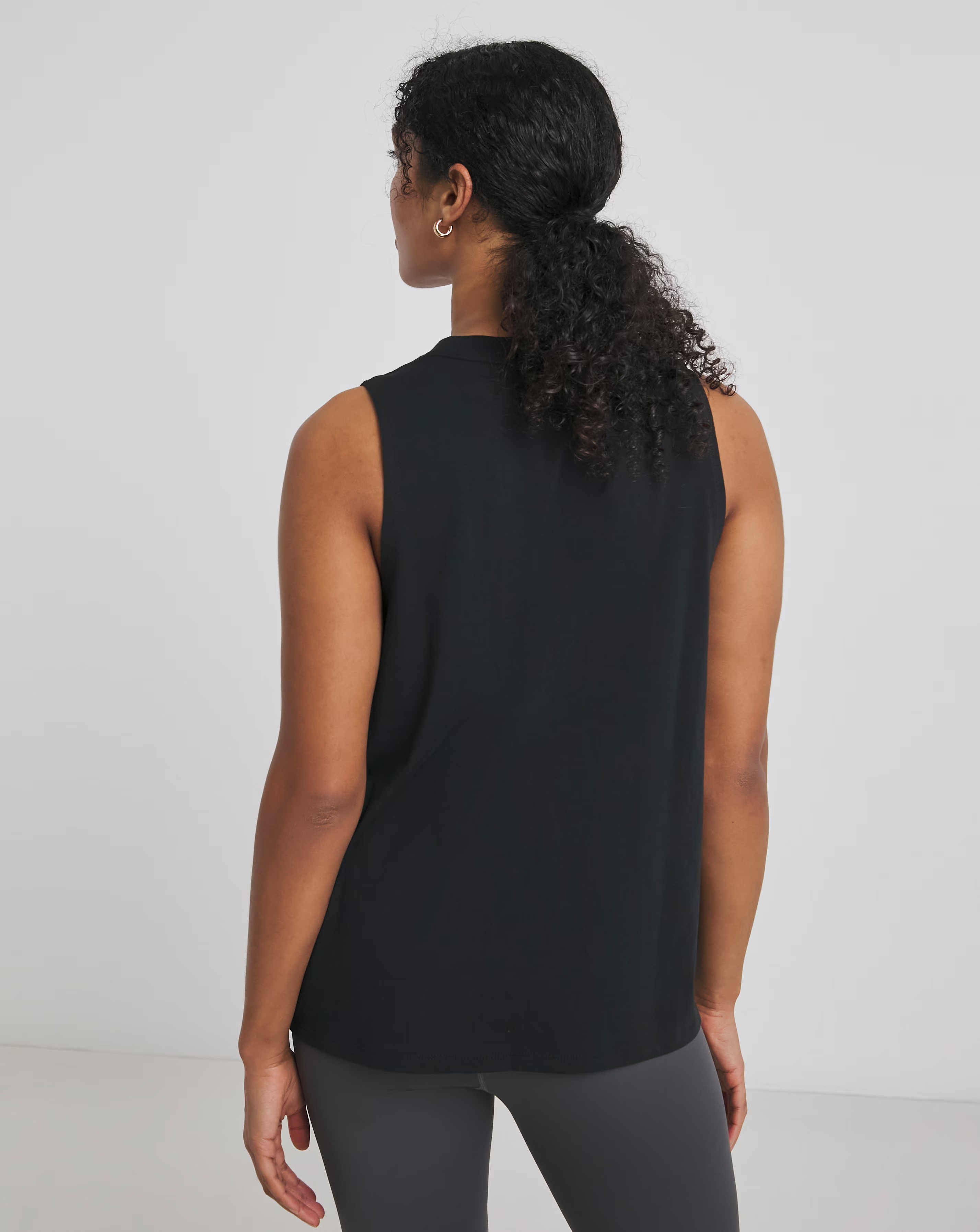 133999-under-armour-rival-muscle-tank-top-1.jpg