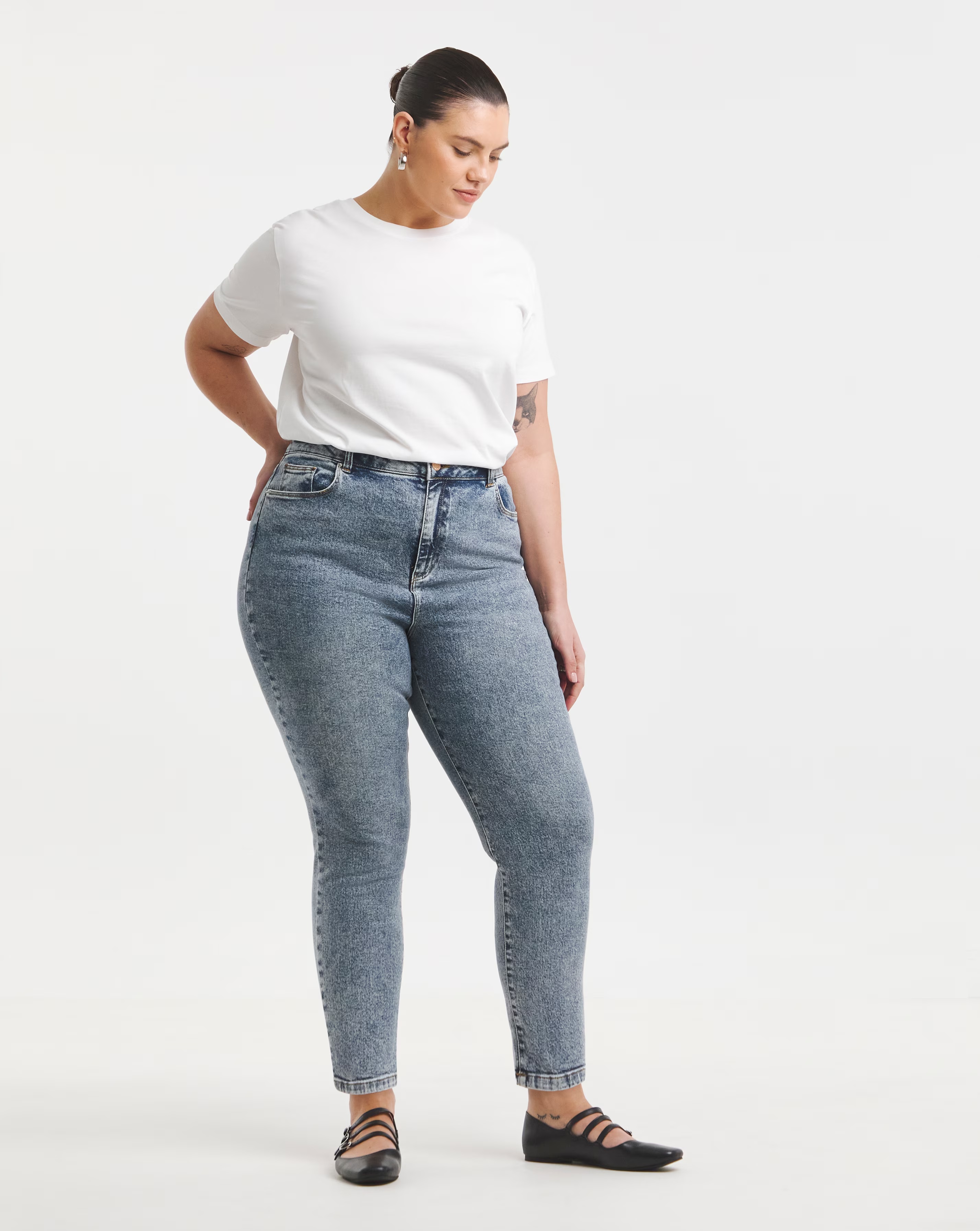 138139-slim-mom-jean-mid-blue-king-x27-s-trust-2-per-sale-donated-1.webp