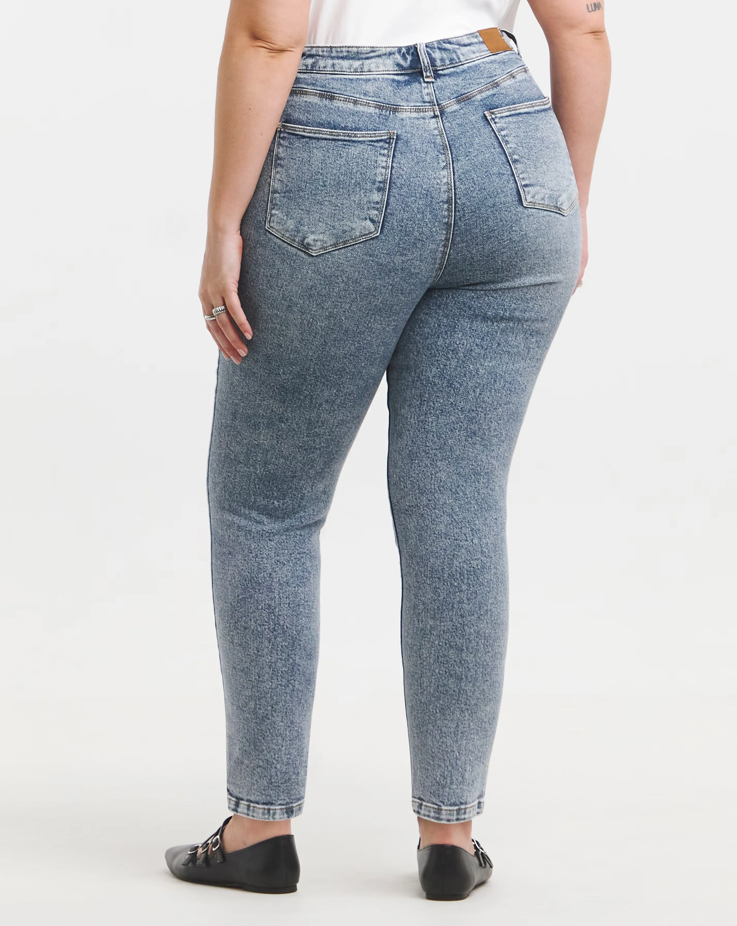 138139-slim-mom-jean-mid-blue-king-x27-s-trust-2-per-sale-donated-1.webp