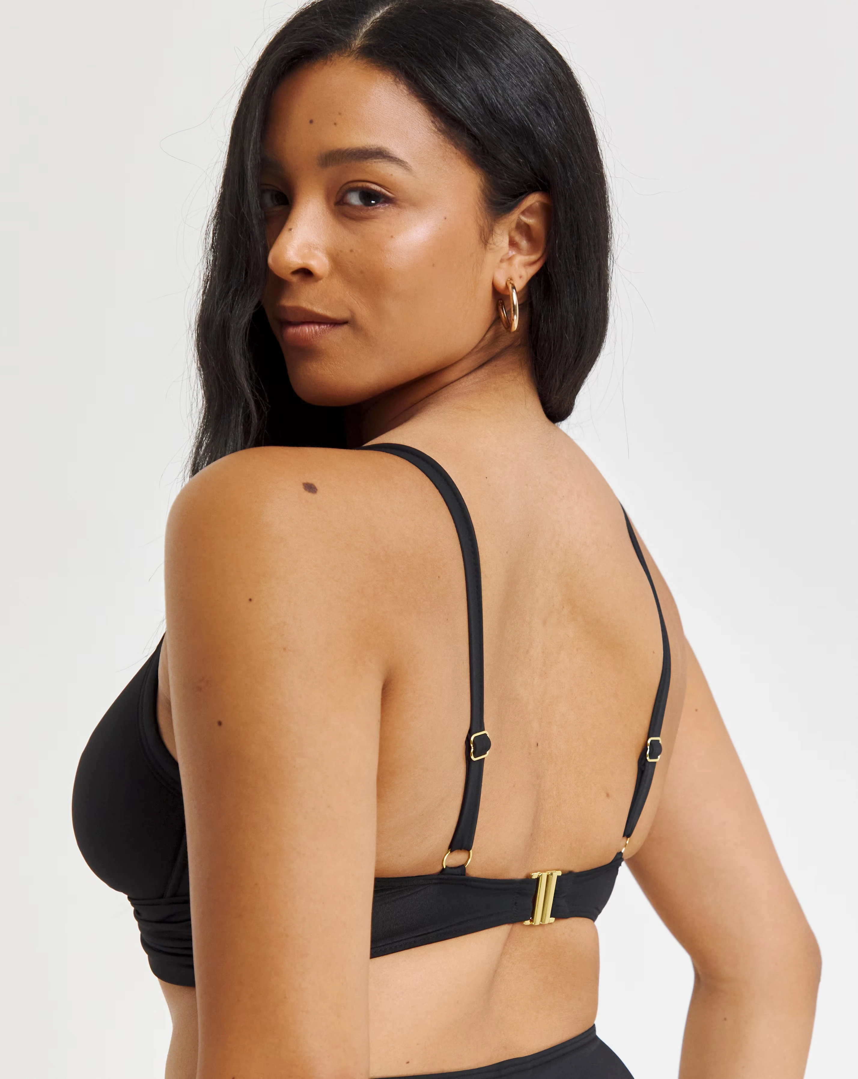 140679-magisculpt-twist-front-wired-bikini-top-1.webp