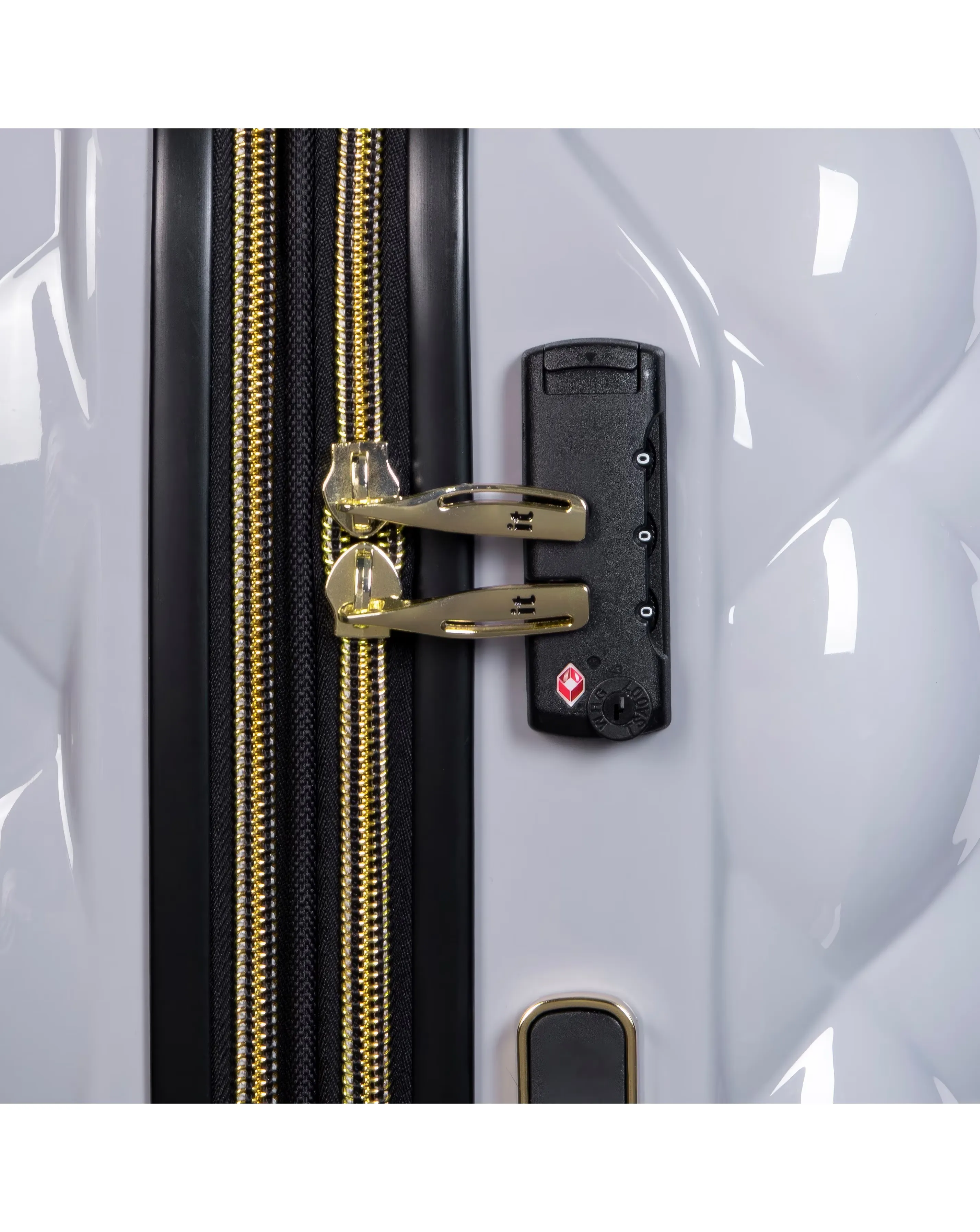 141674-it-luggage-st-tropez-trois-medium-suitcase-silver-1.jpg