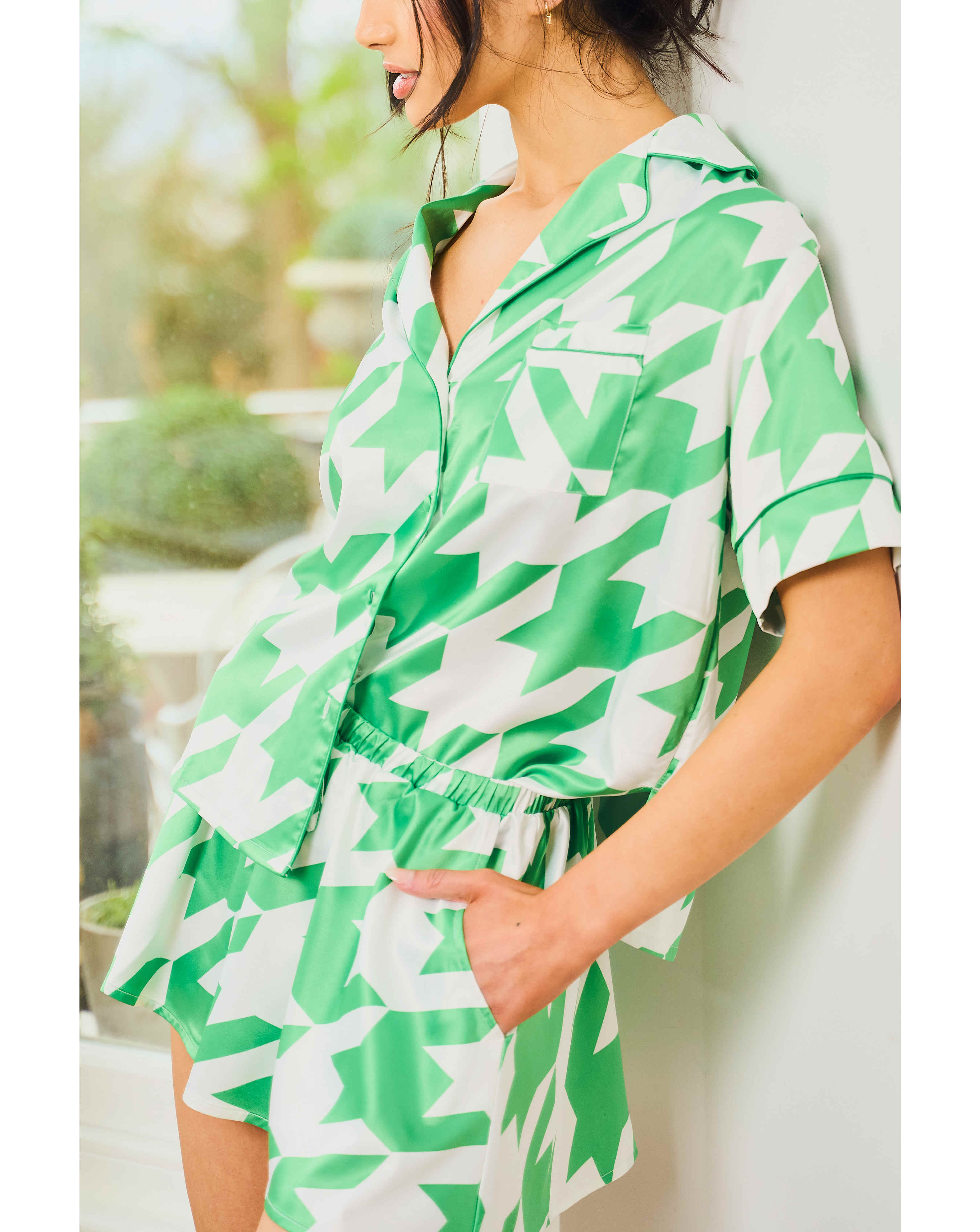 142042-jim-jam-the-label-green-dog-tooth-short-pyjama-set-1.jpg