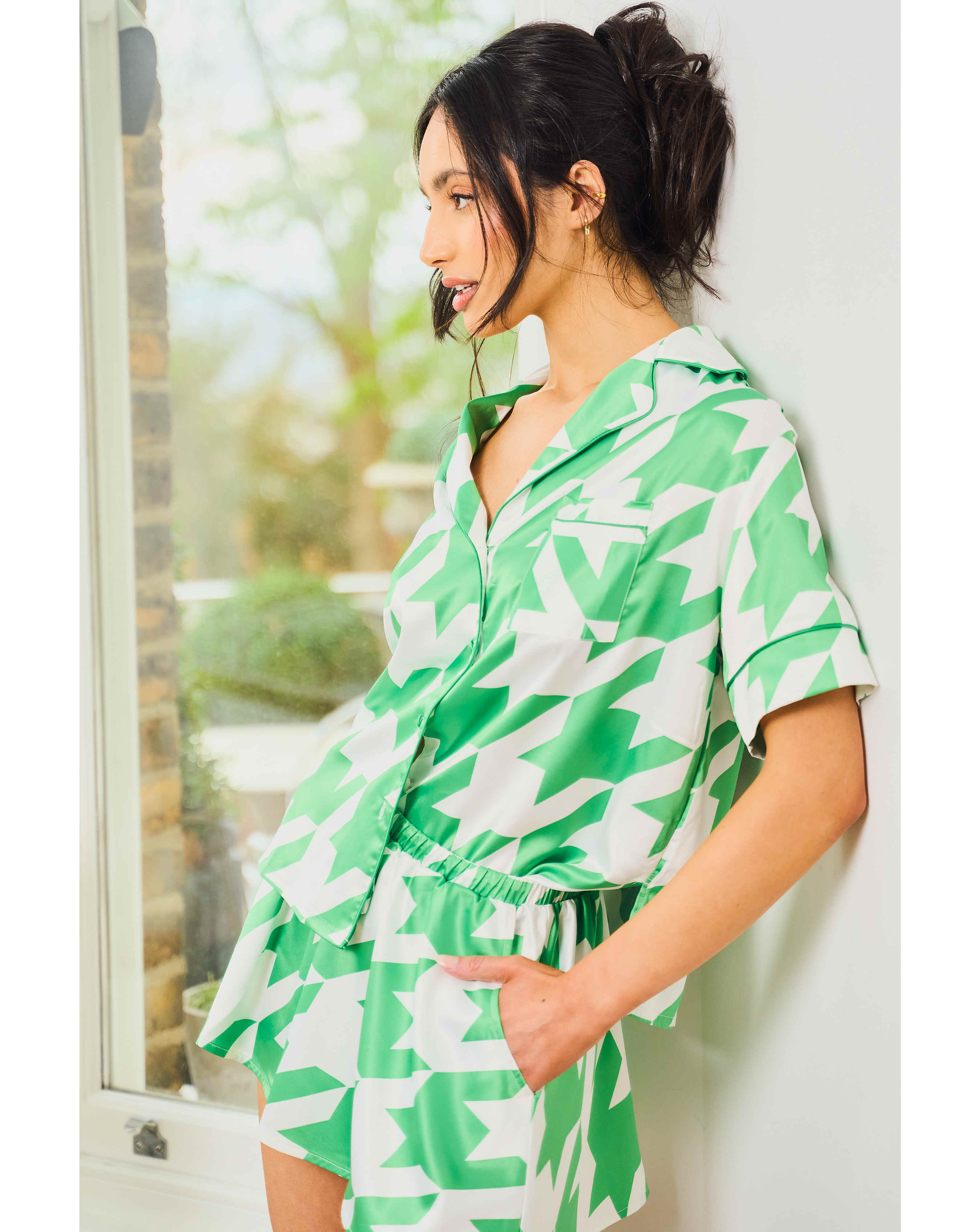 142042-jim-jam-the-label-green-dog-tooth-short-pyjama-set-1.jpg