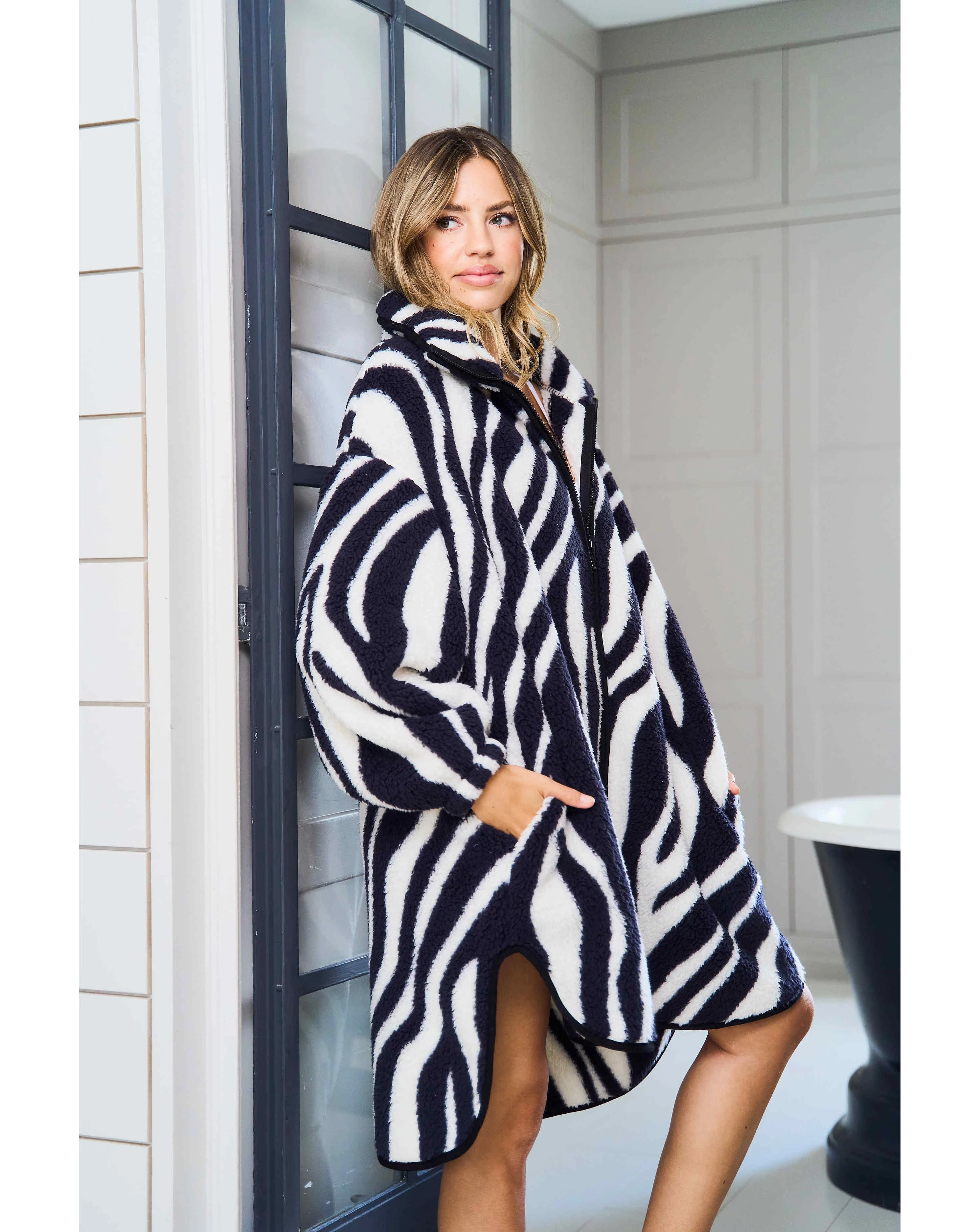144198-jimjamthelabel-mono-snuggle-top-1.webp