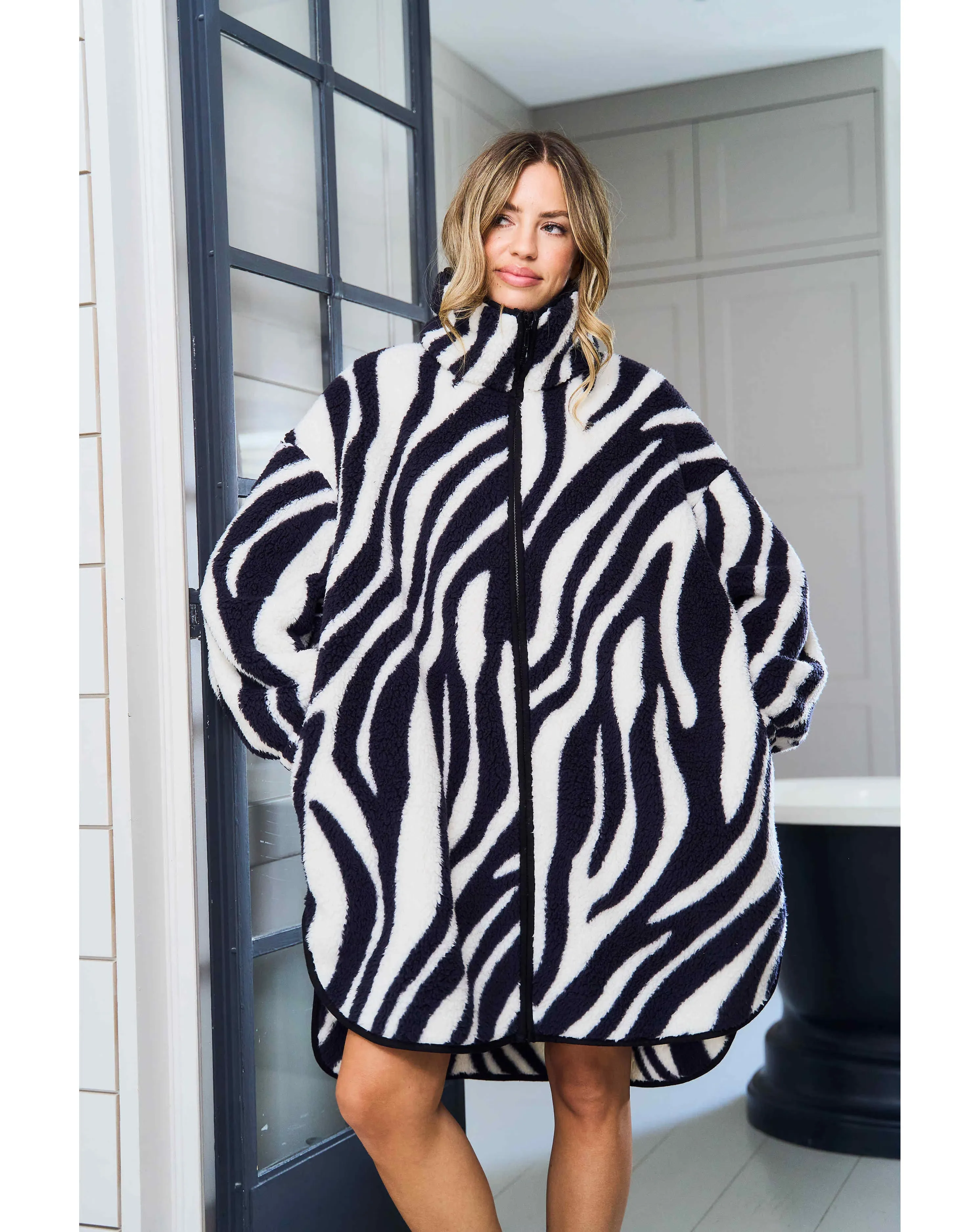 144198-jimjamthelabel-mono-snuggle-top-1.webp