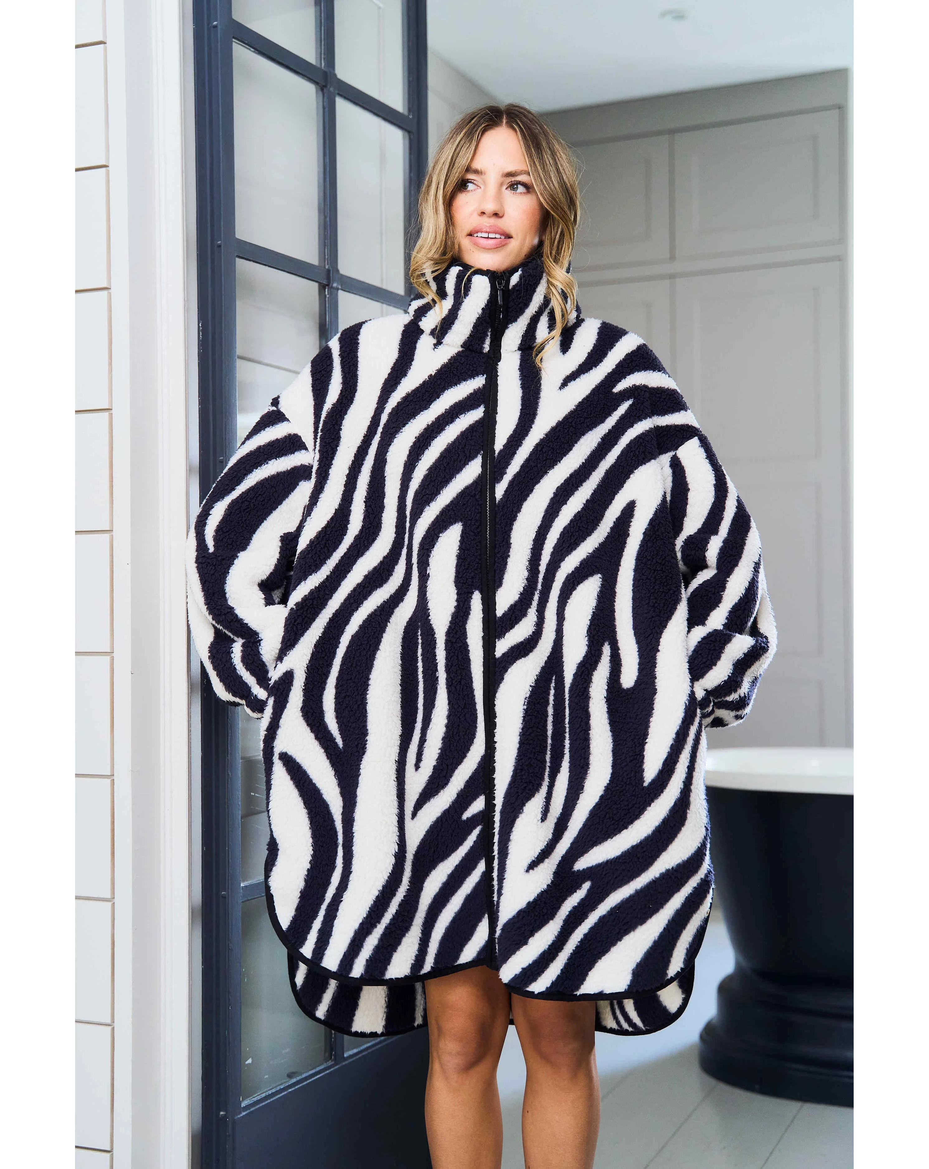 144198-jimjamthelabel-mono-snuggle-top-1.webp