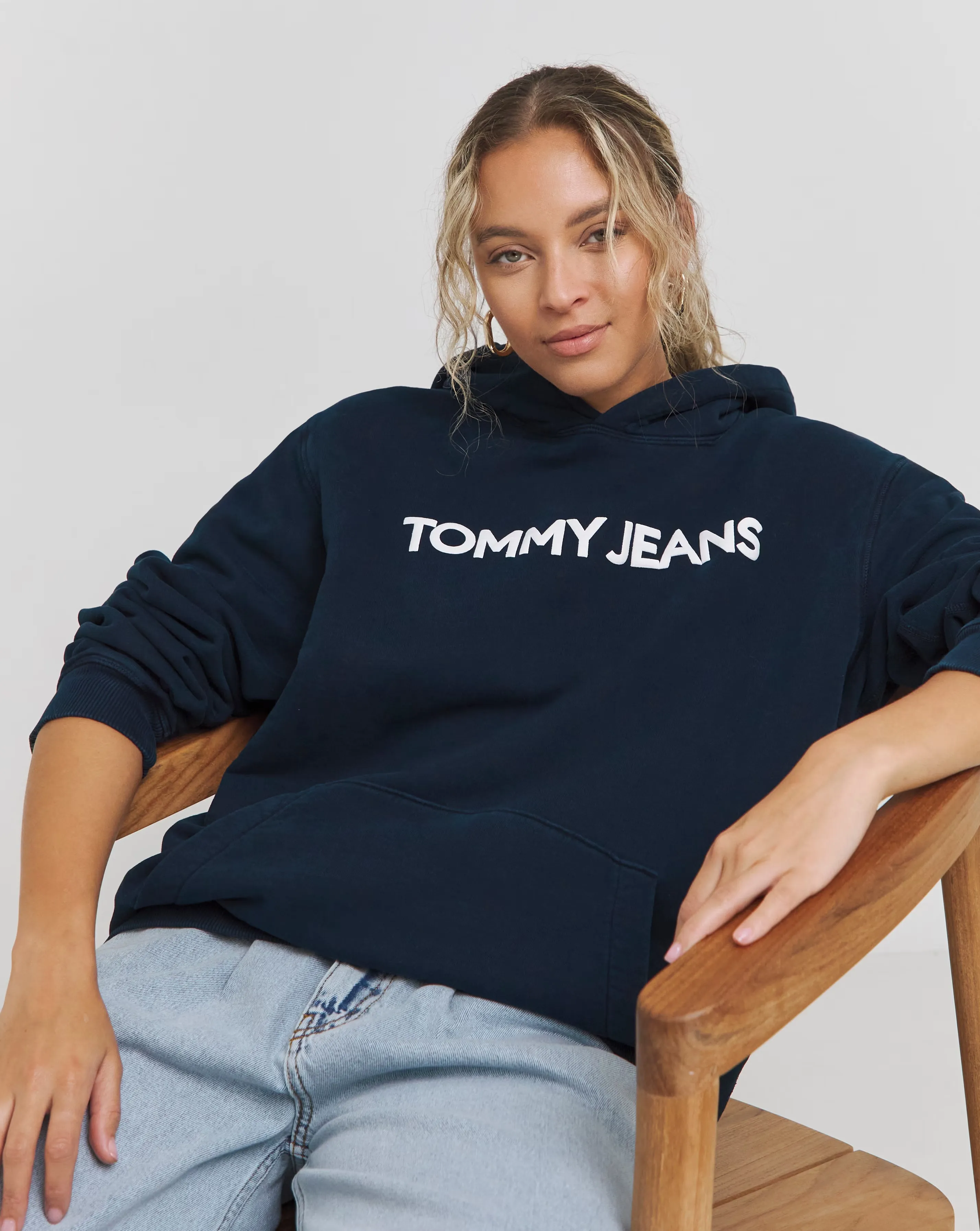 149018-tommy-jeans-unisex-classic-hoodie-1.jpg
