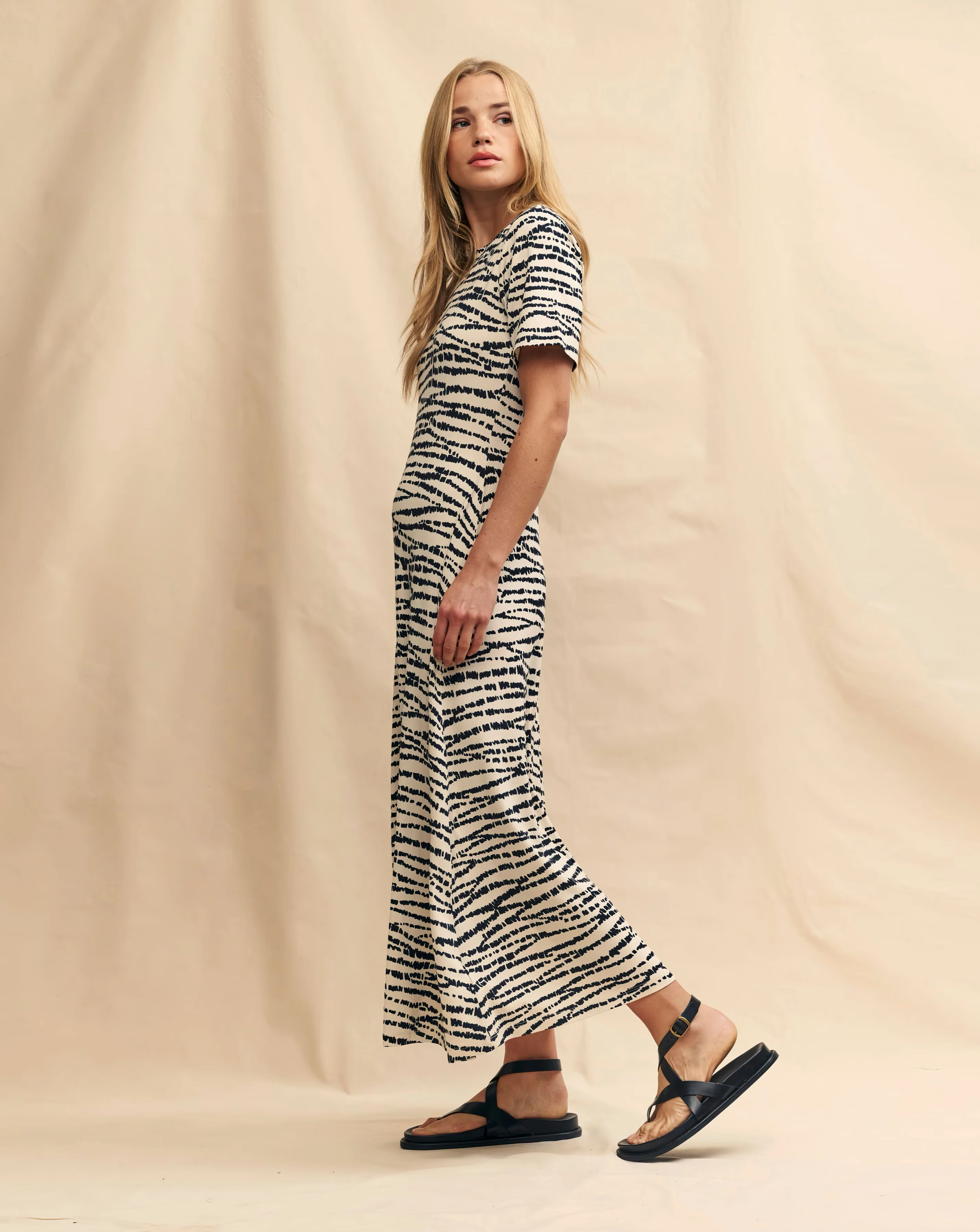 149137-nobody-x27-s-child-denver-midaxi-dress-jolene-1.webp