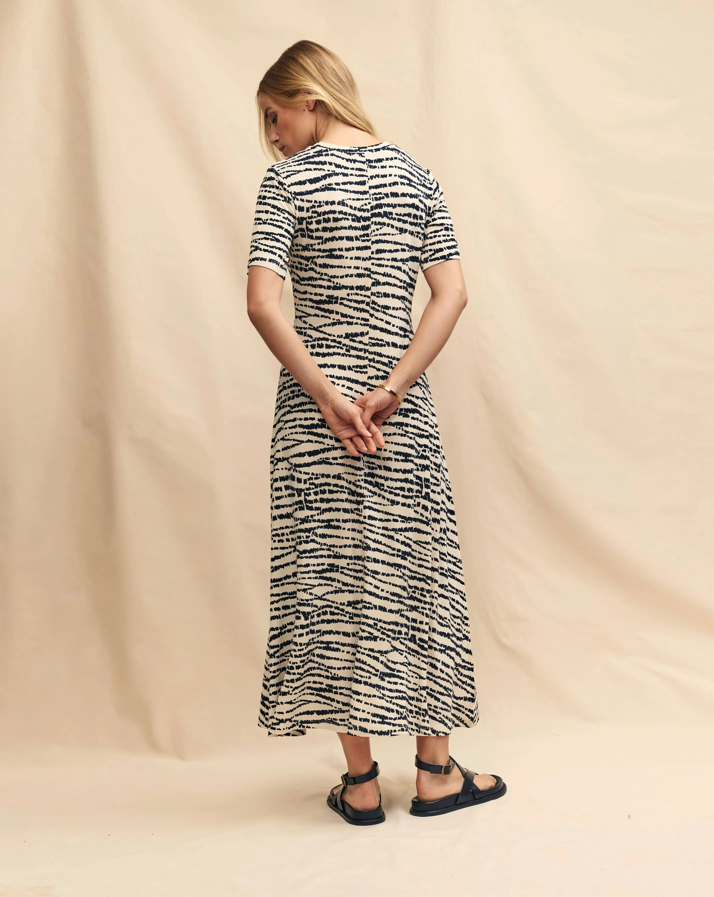 149137-nobody-x27-s-child-denver-midaxi-dress-jolene-1.webp