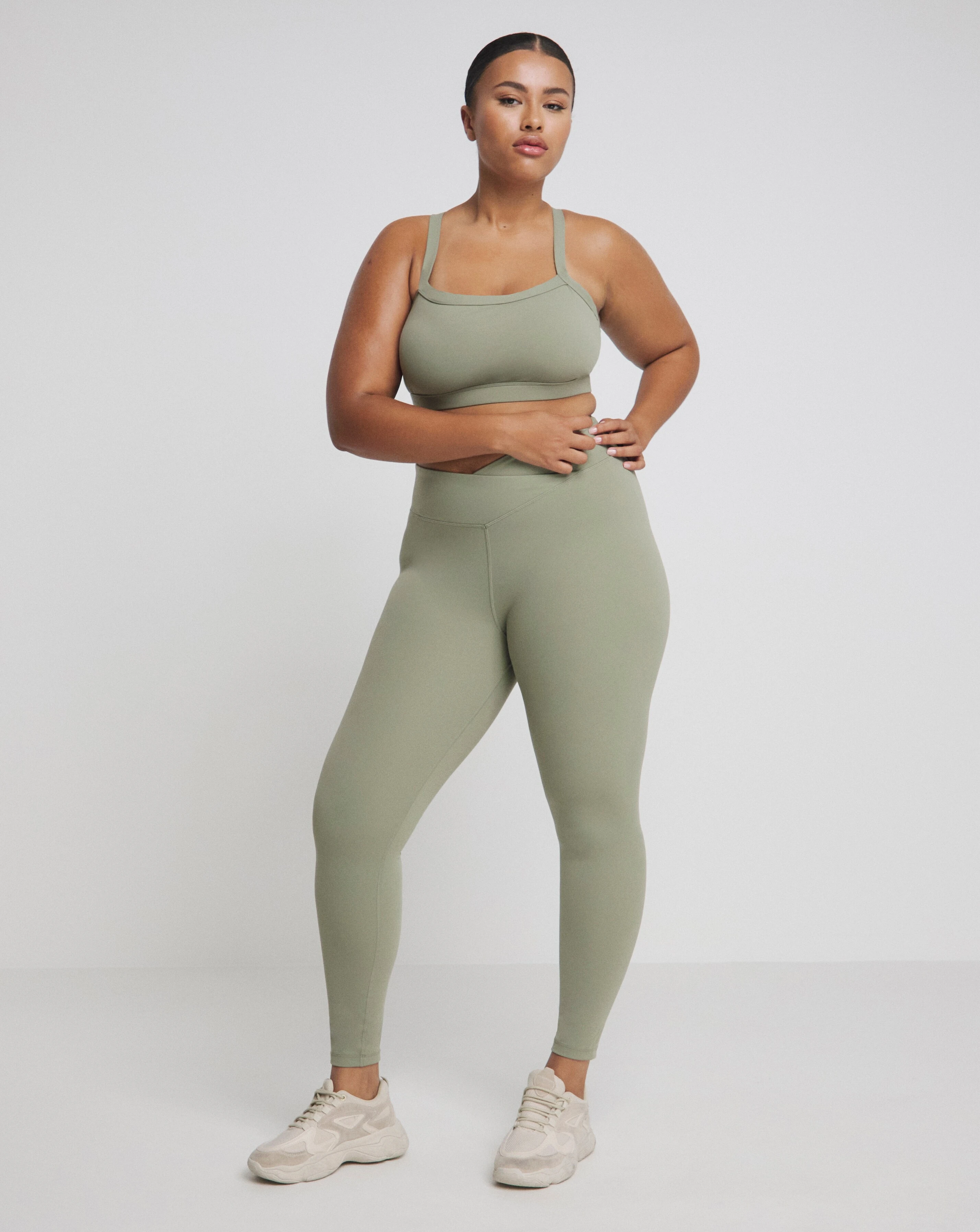 150755-tala-dayflex-bandeau-sports-bra-1.webp