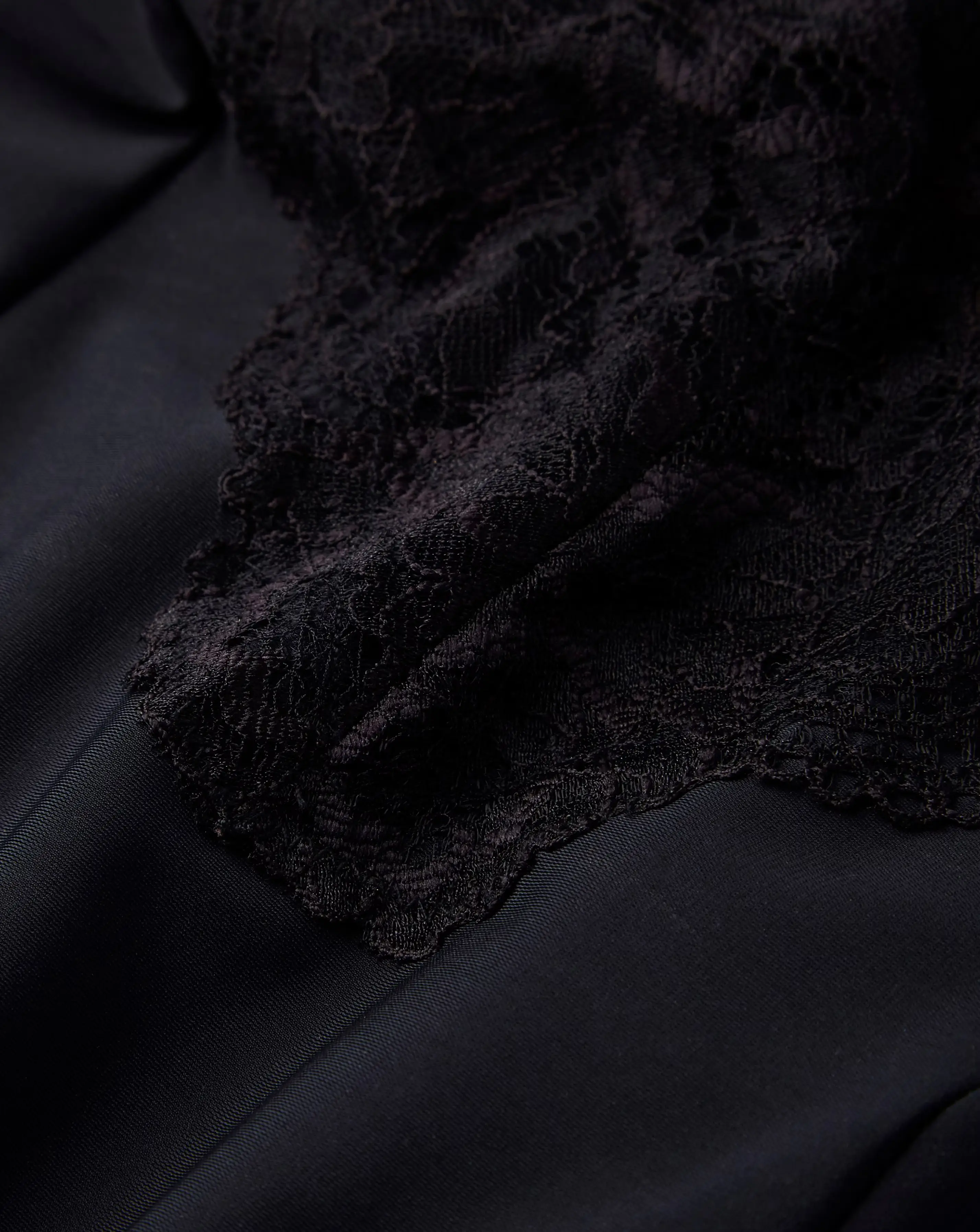 154301-magisculpt-firm-control-ella-lace-bodysuit-b-d-black-1.webp
