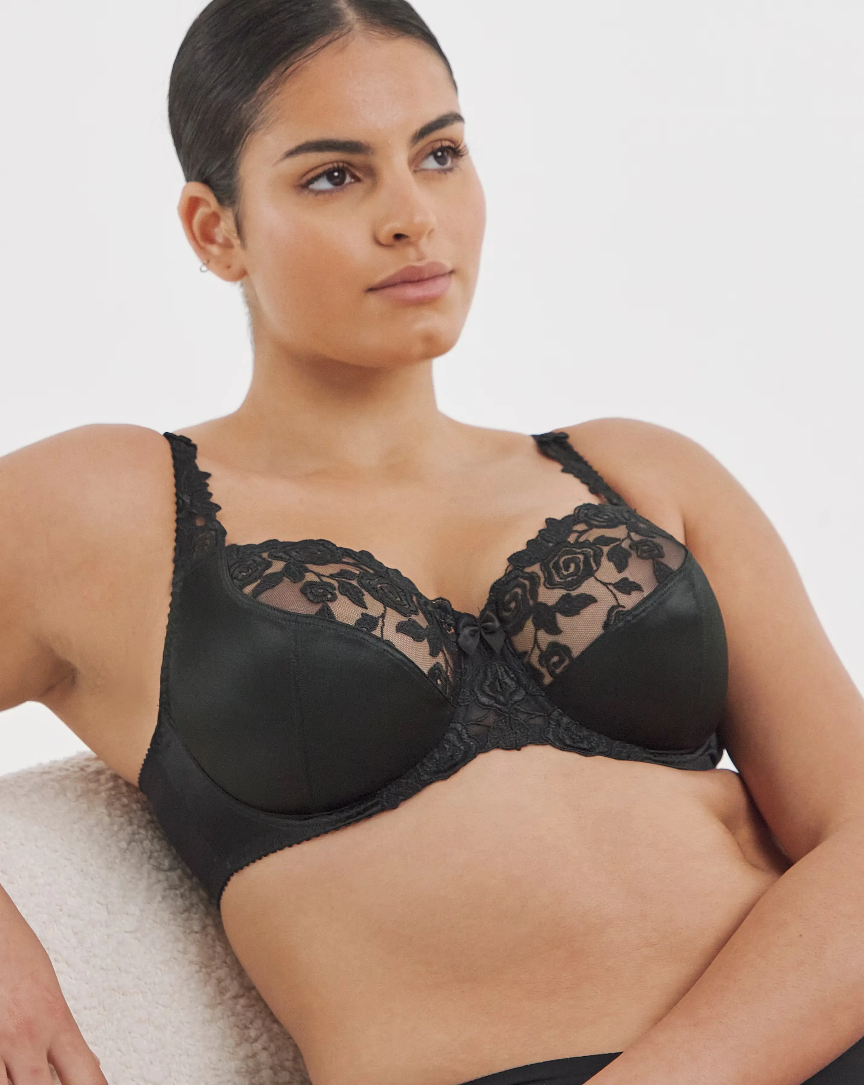 155895-fantasie-belle-balcony-wired-bra-black-1.webp