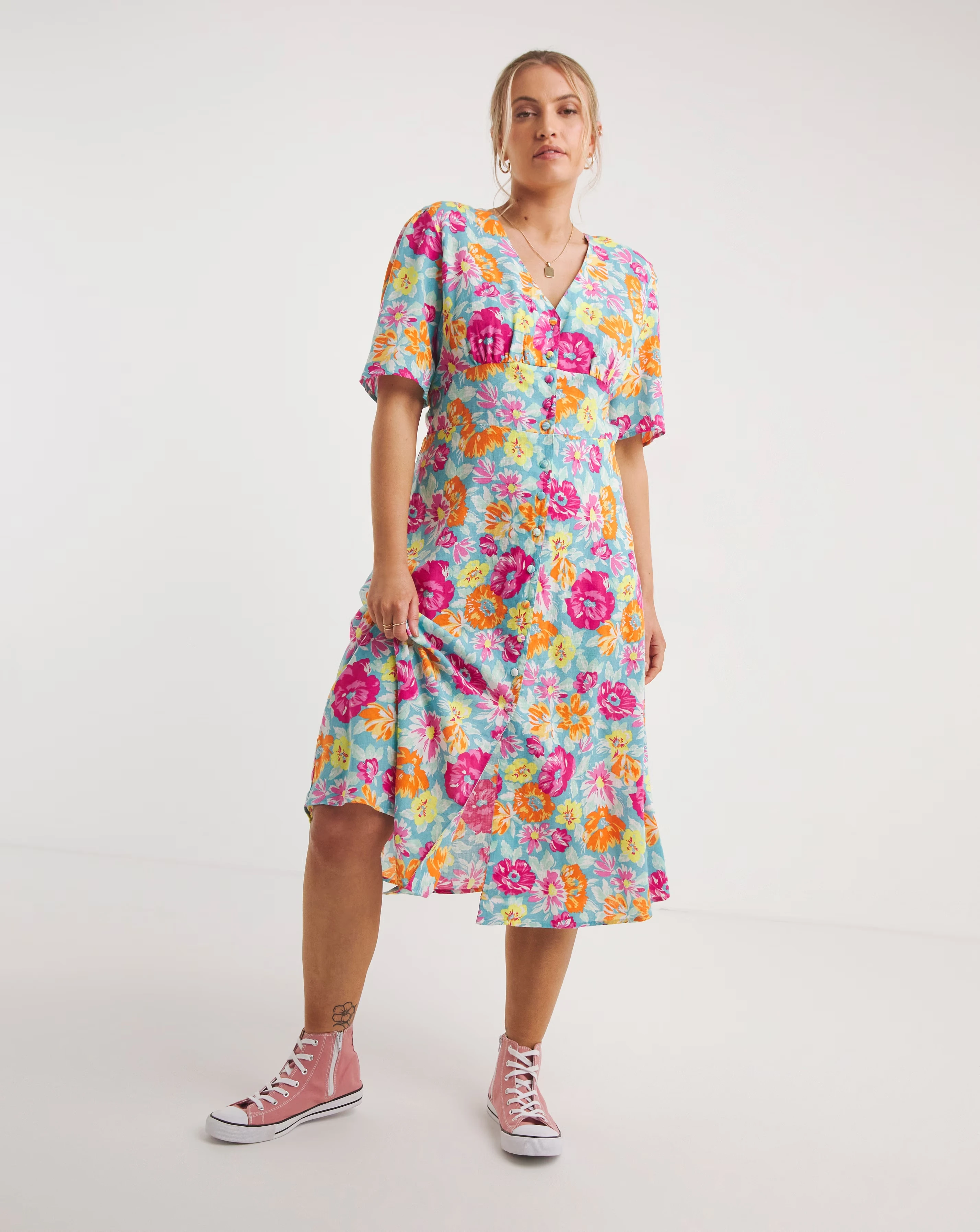 157985-nobody-x27-s-child-alexa-floral-midi-dress-1.webp