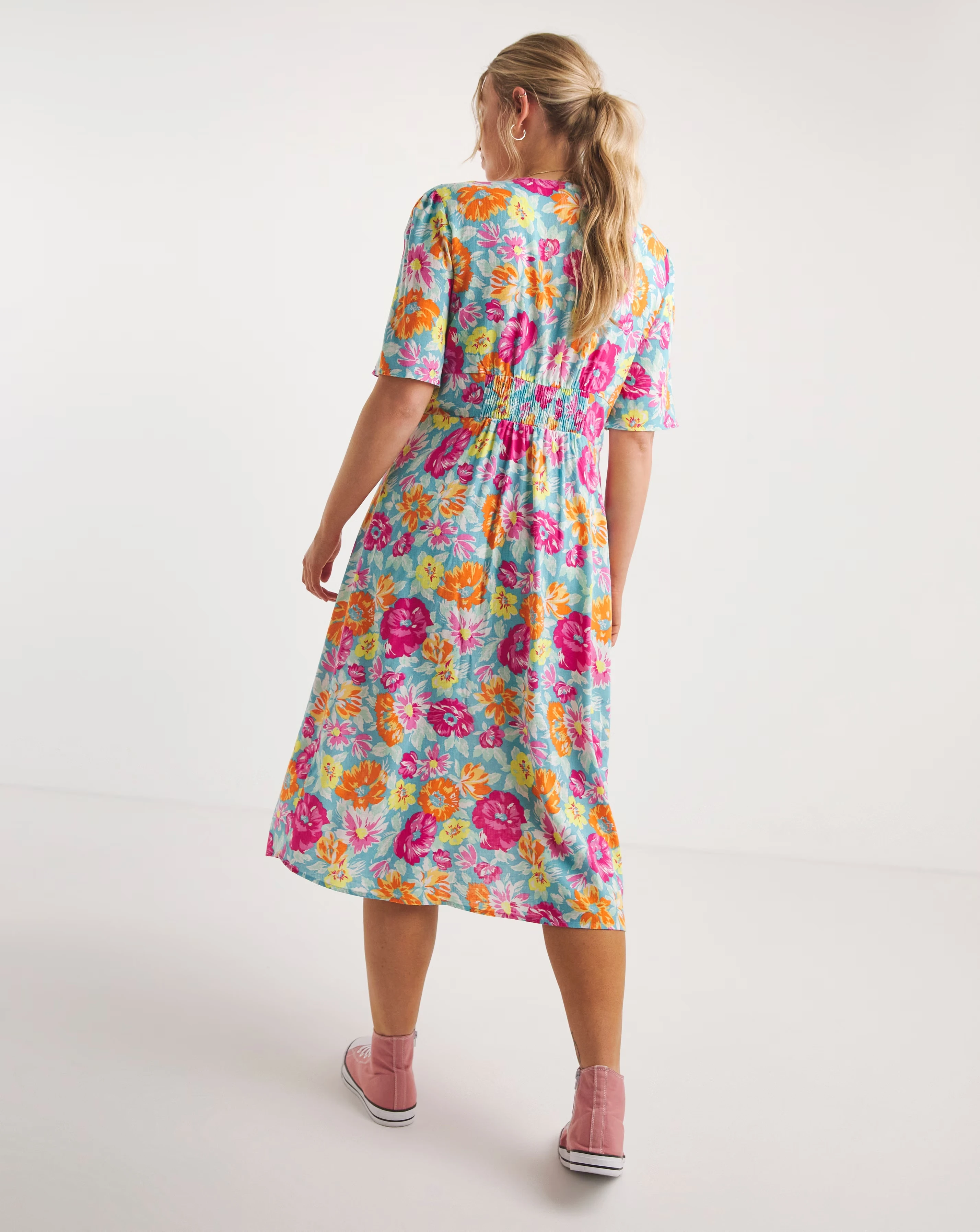 157985-nobody-x27-s-child-alexa-floral-midi-dress-1.webp
