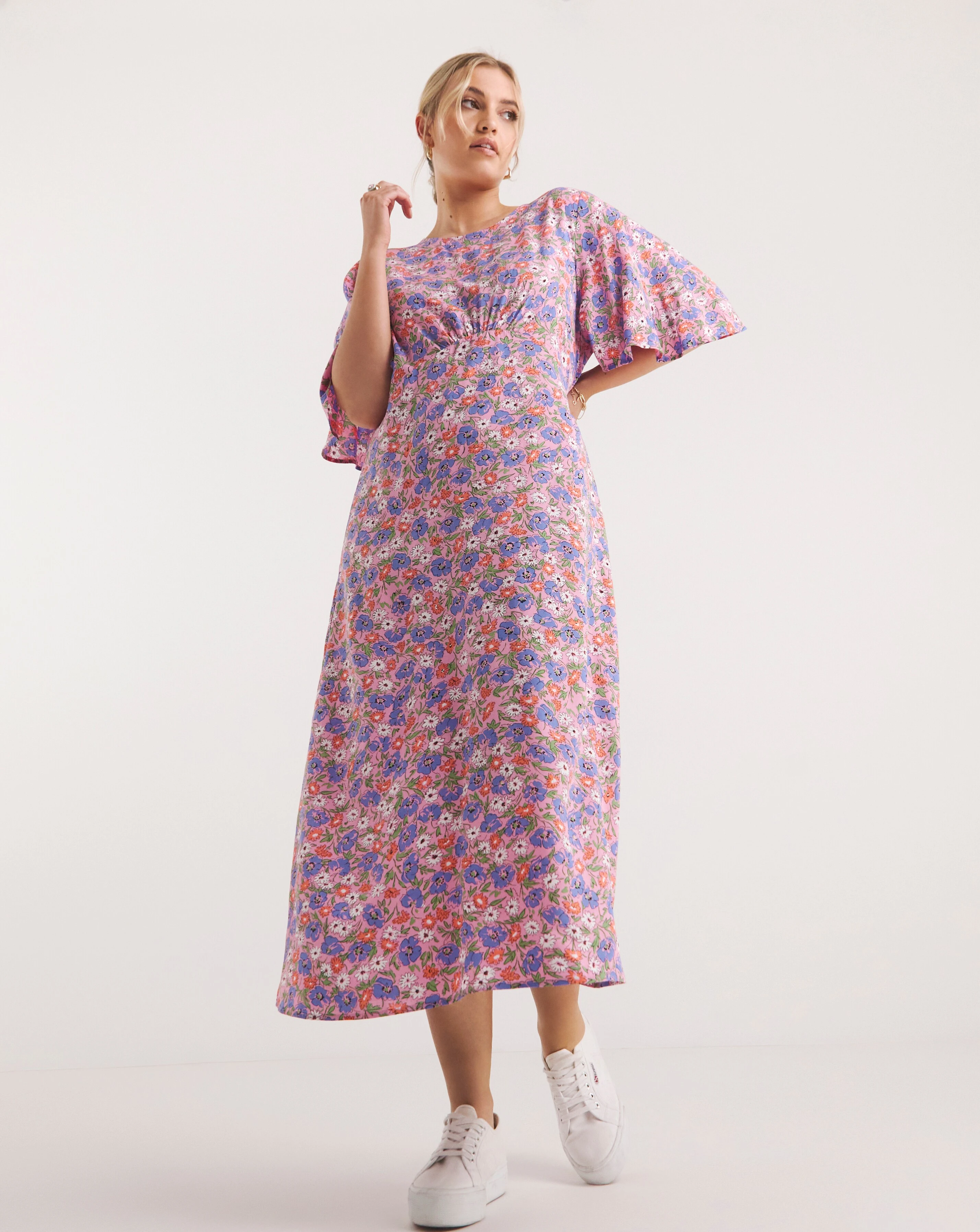 158018-nobody-x27-s-child-eva-floral-midi-dress-1.webp